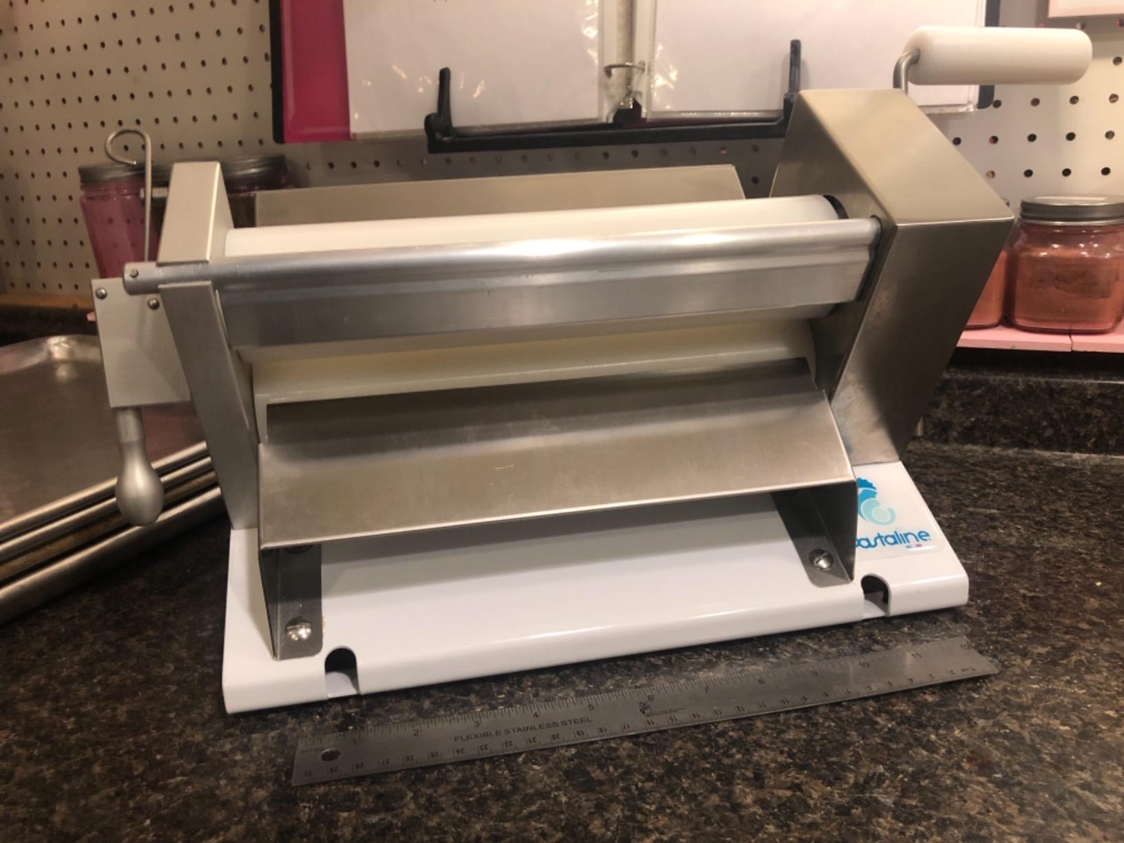 Manual Dough Sheeter Machine - Sfogliafacile Manual Pasta Maker for Icing, Marzipan, Puff Pastry and Salt Bread Shio Pan | Easy Install Dough Sheeter for Home Small or Commercial Kitchens customer photo 1