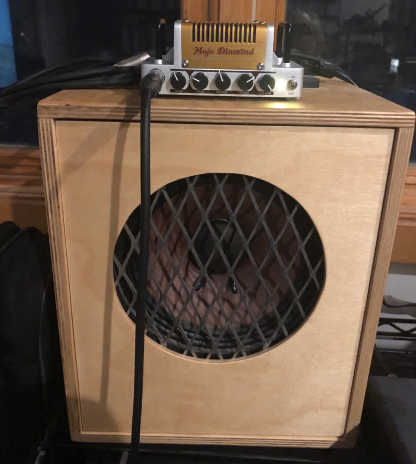Hotone Thunder Bass Mini Bass Guitar Amplifier Head, 5 Watt customer photo 2