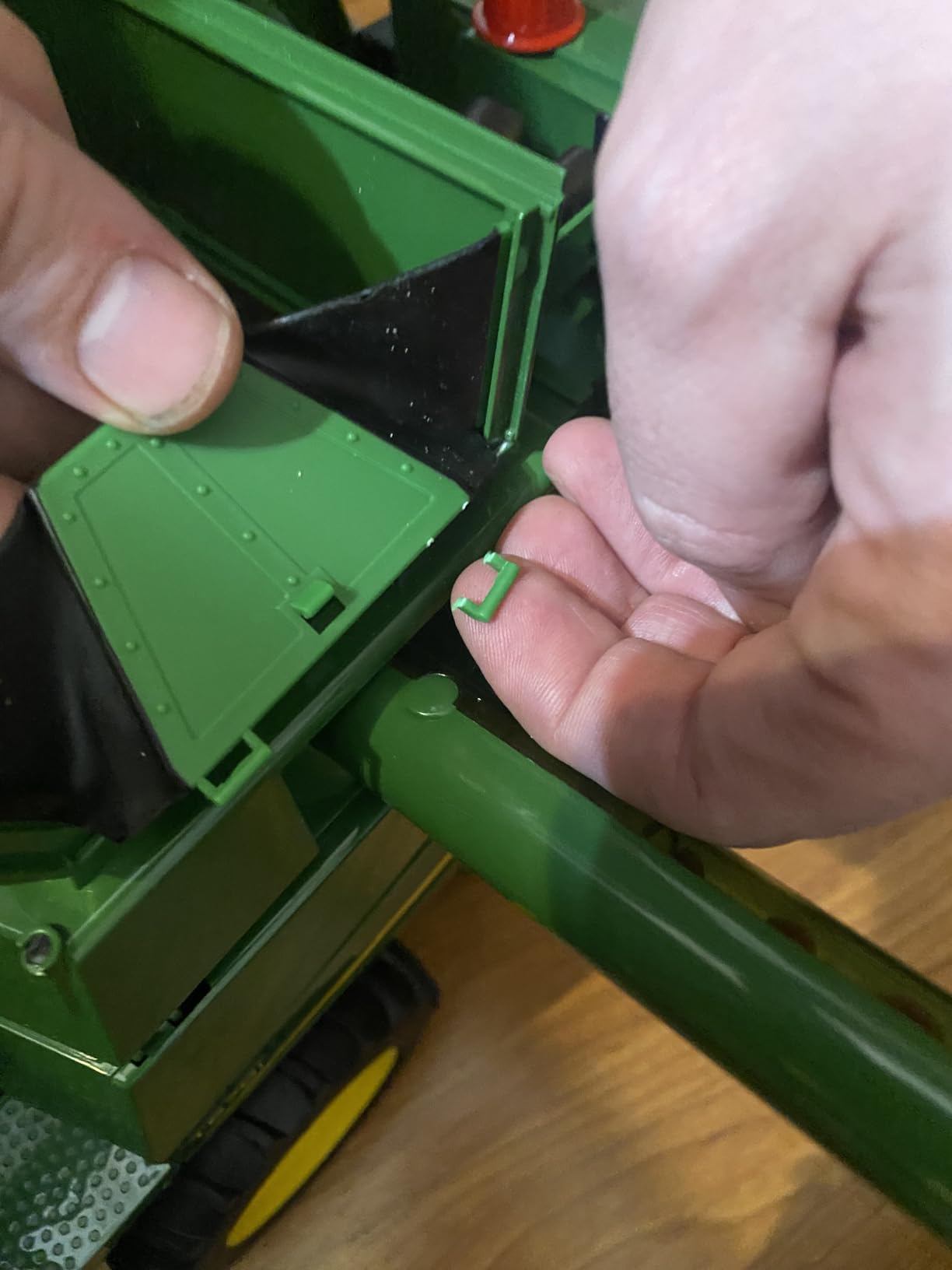 Bruder 09804 John Deere T670i Combine Harvester customer photo 1