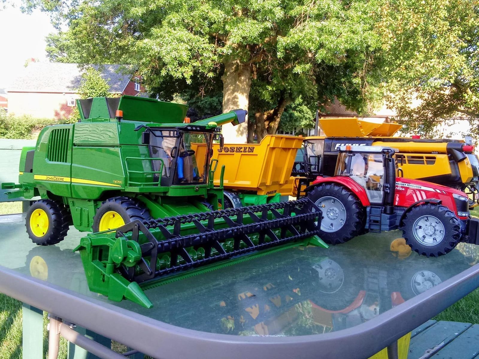 Bruder 09804 John Deere T670i Combine Harvester customer photo 2