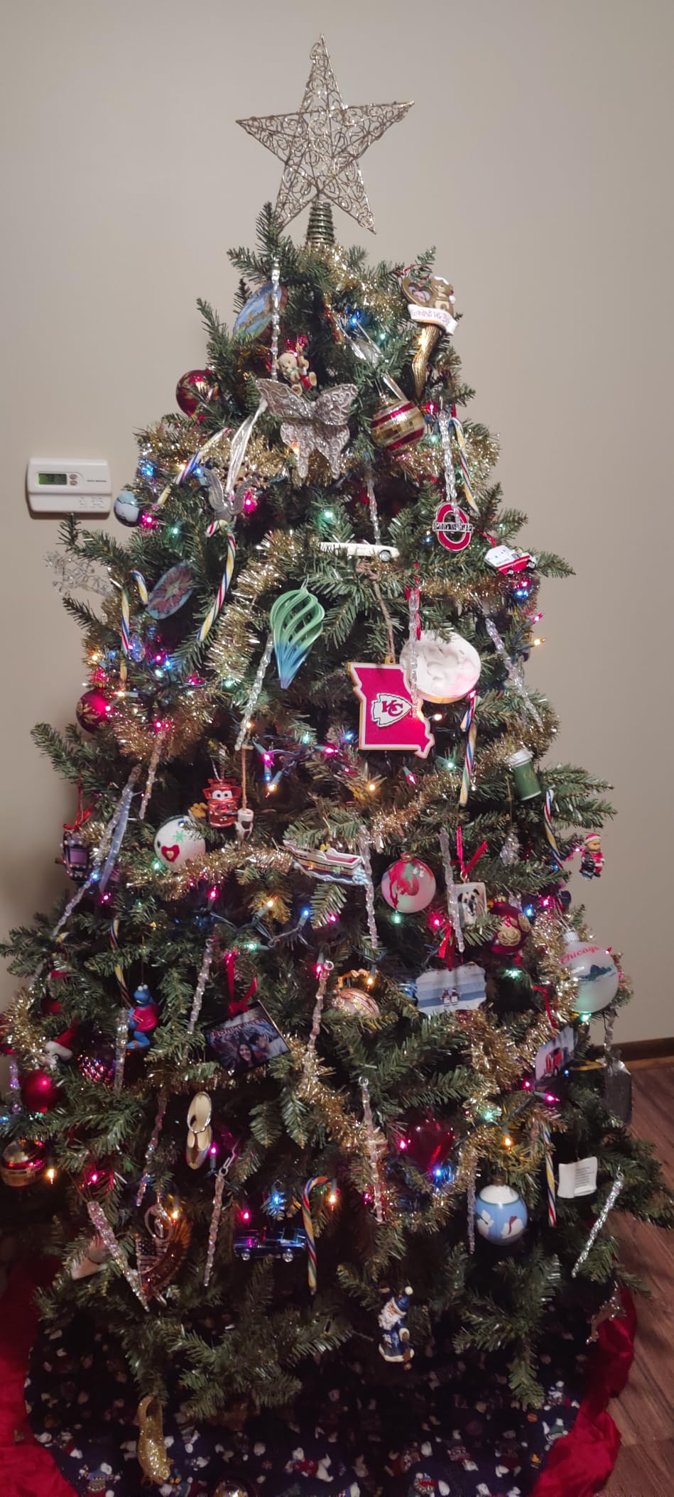 National Tree Company 6ft Unlit Dunhill Fir Artificial Full Christmas Tree | 1,430 Tips, Includes Stand, Green customer photo 2