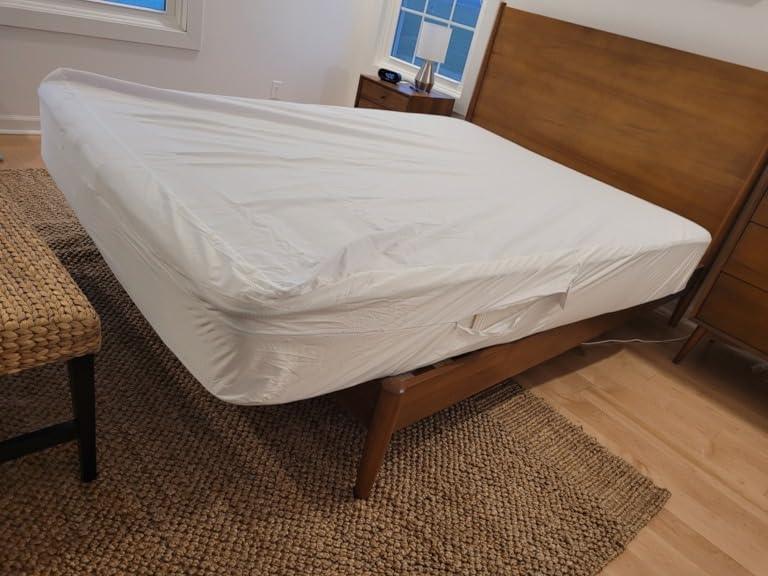 Crib Size SureGuard Mattress Encasement - 100% Waterproof, Bed Bug Proof, Hypoallergenic - Premium Zippered Six-Sided Cover customer photo 1