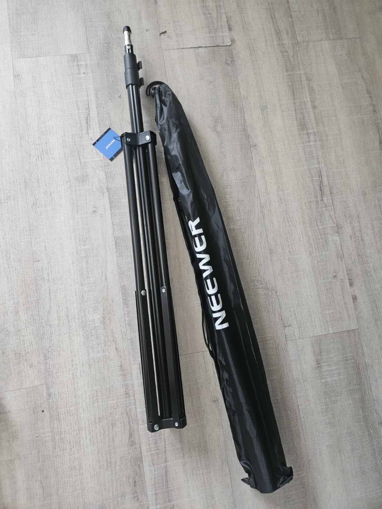 NEEWER Photography Light Stand, 7 Feet / 210cm Aluminum Alloy (2 Pieces) | Photo Studio Tripod Stands, for Video, Portrait, Photography Lighting, for Reflectors, Soft Boxes, Umbrellas, Backgrounds customer photo 1