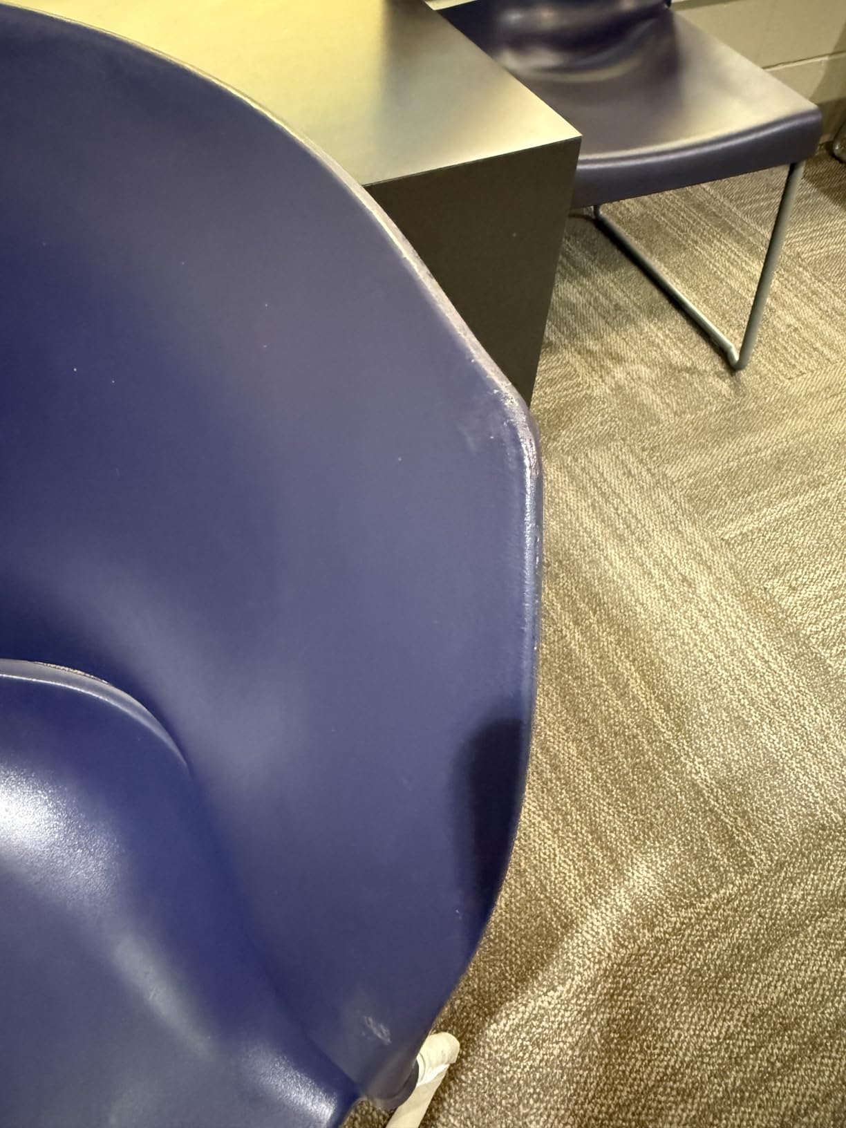 Flash Furniture Hercules Series Contoured Stacking Chairs for Waiting Rooms and Offices, Ergonomic Lobby Chairs with Curved Back, Set of 5, Black customer photo 1