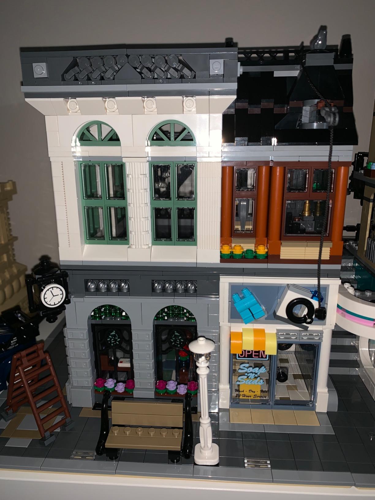 LEGO Creator Expert Brick Bank 10251 Construction Set customer photo 1