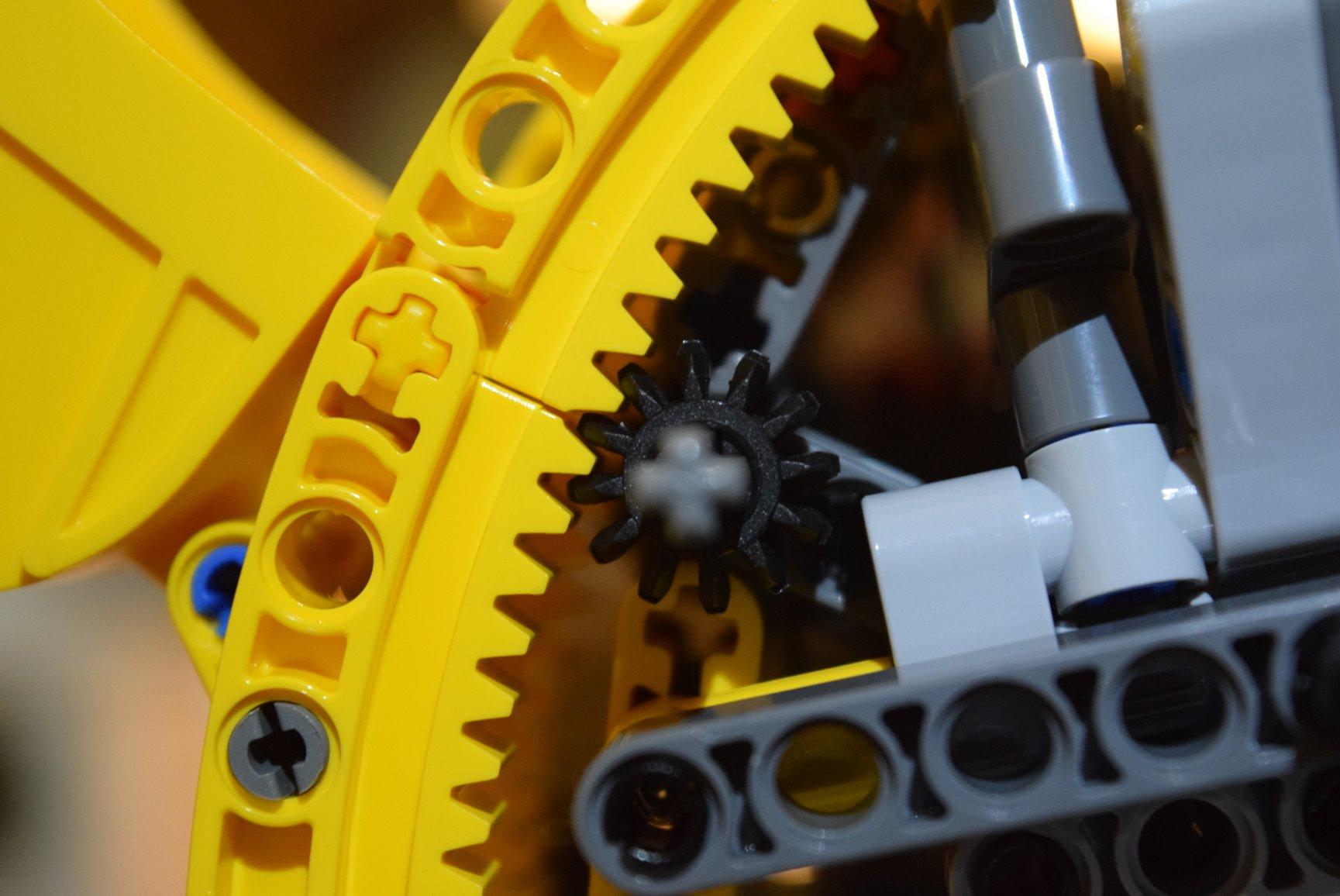 LEGO Technic Bucket Wheel Excavator 42055 Construction Toy customer photo 1