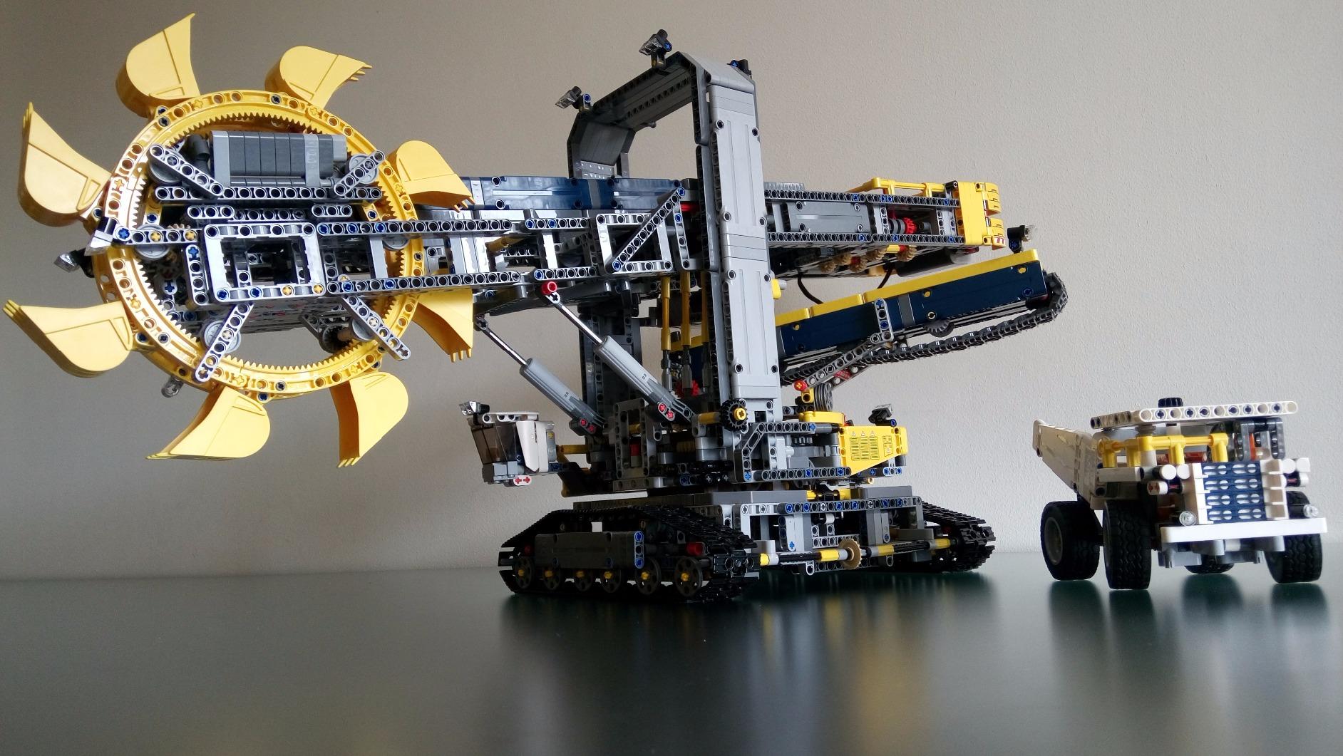 LEGO Technic Bucket Wheel Excavator 42055 Construction Toy customer photo 2
