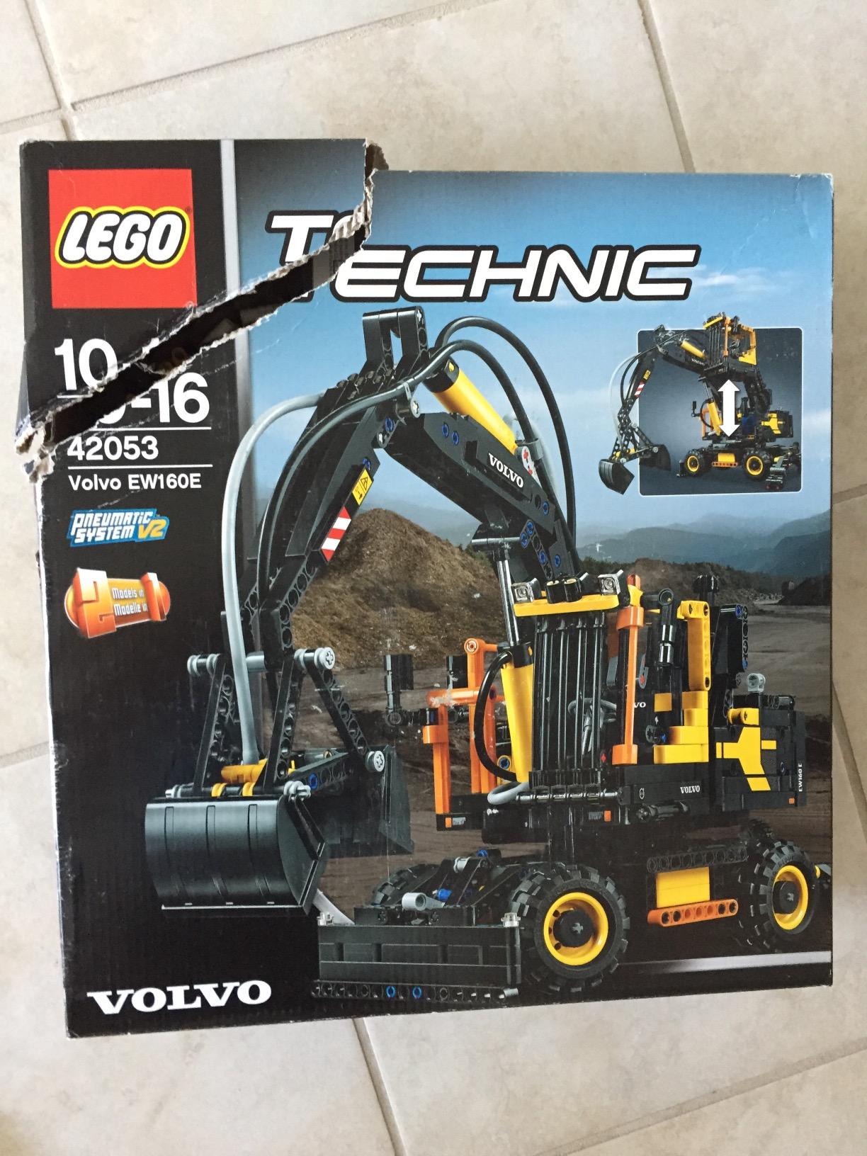 LEGO TECHNIC Volvo EW160E 42053 Construction Toy customer photo 1