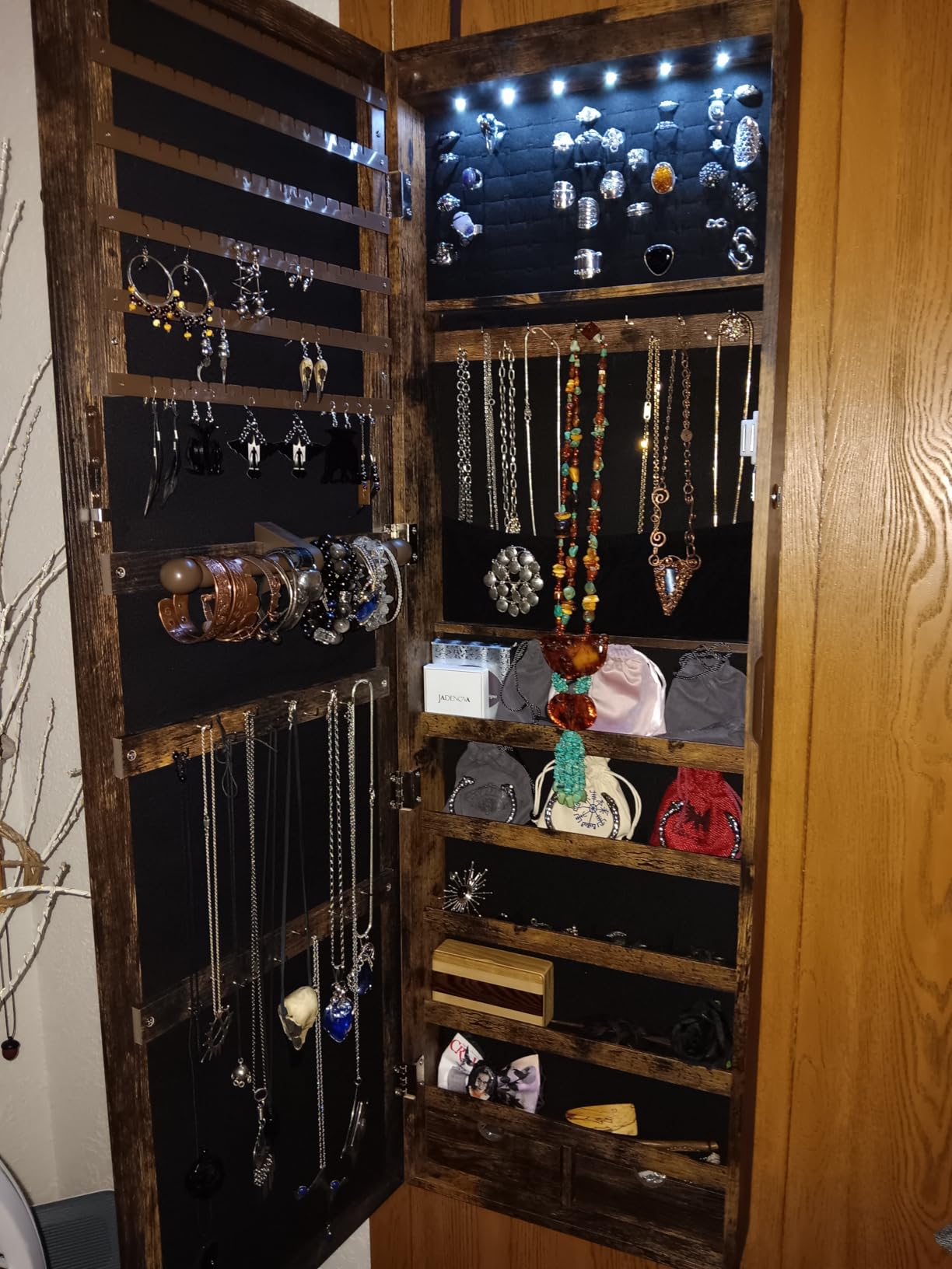 SONGMICS 6 LEDs Mirror Jewelry Cabinet, 47.2-Inch Tall Lockable Wall or Door Mounted Jewelry Armoire Organizer with Mirror, 2 Drawers, 3.9 x 14.6 x 47.2 Inches, White UJJC93W customer photo 2