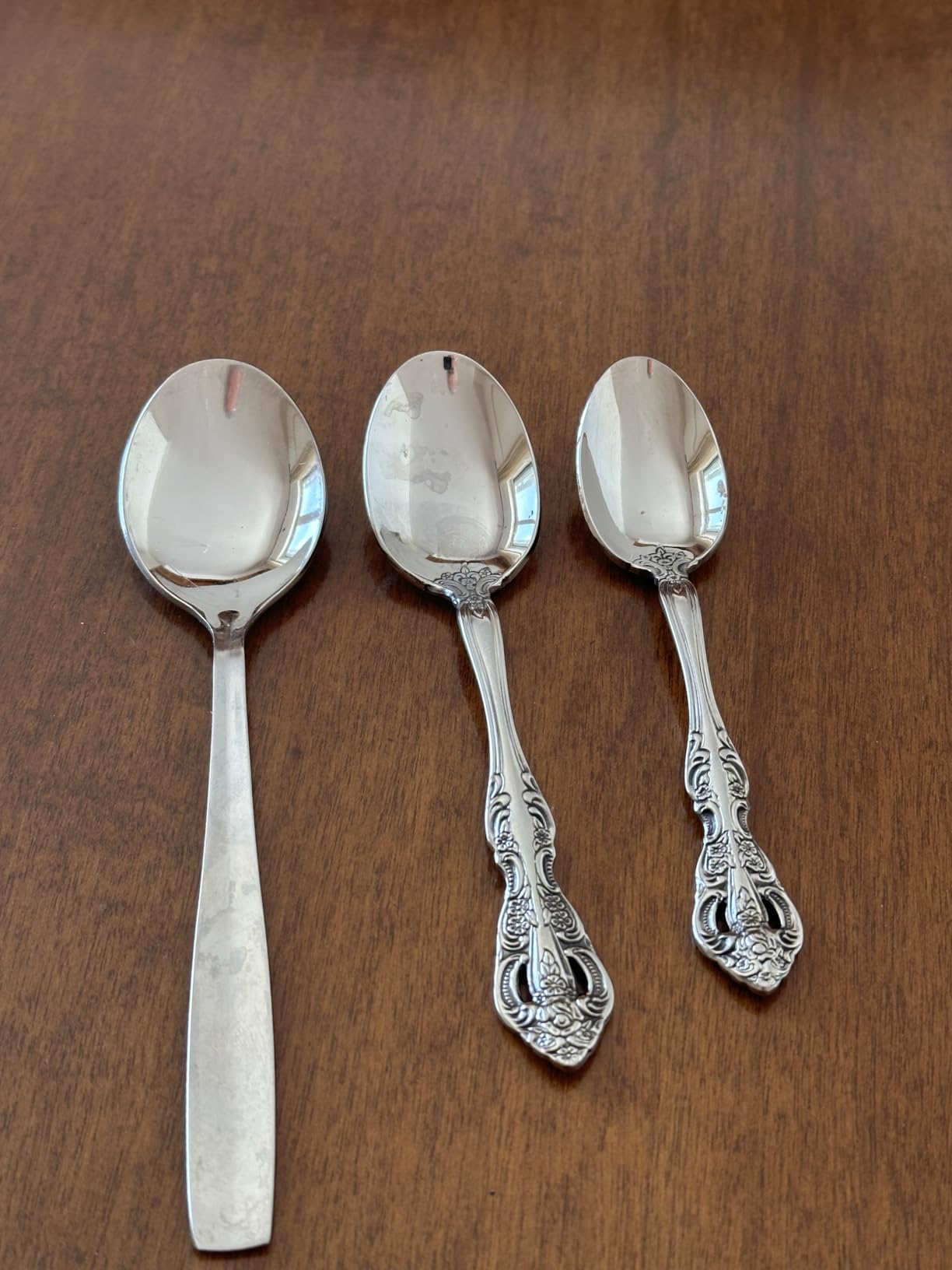 Oneida Michelangelo 45-Piece 18/10 Silverware Set for 8, Flatware, Silver, Dishwasher Safe, Includes Serving Utensils customer photo 1
