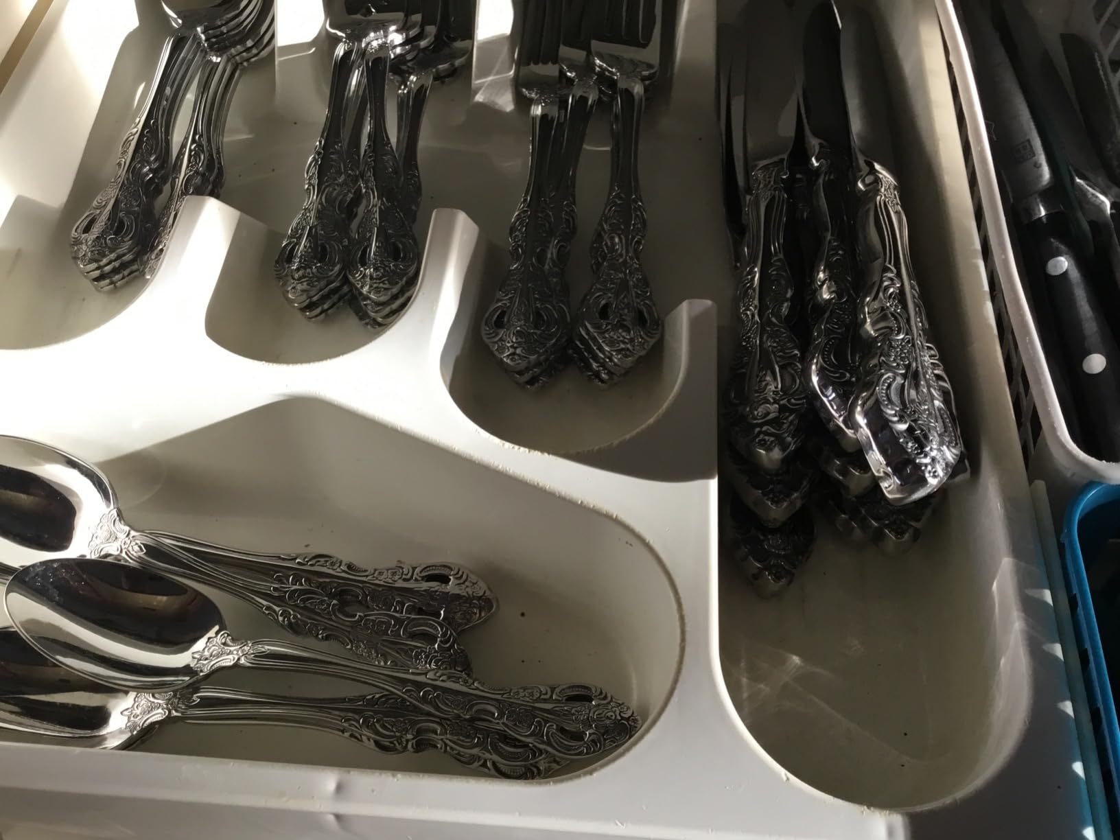 Oneida Michelangelo 45-Piece 18/10 Silverware Set for 8, Flatware, Silver, Dishwasher Safe, Includes Serving Utensils customer photo 2