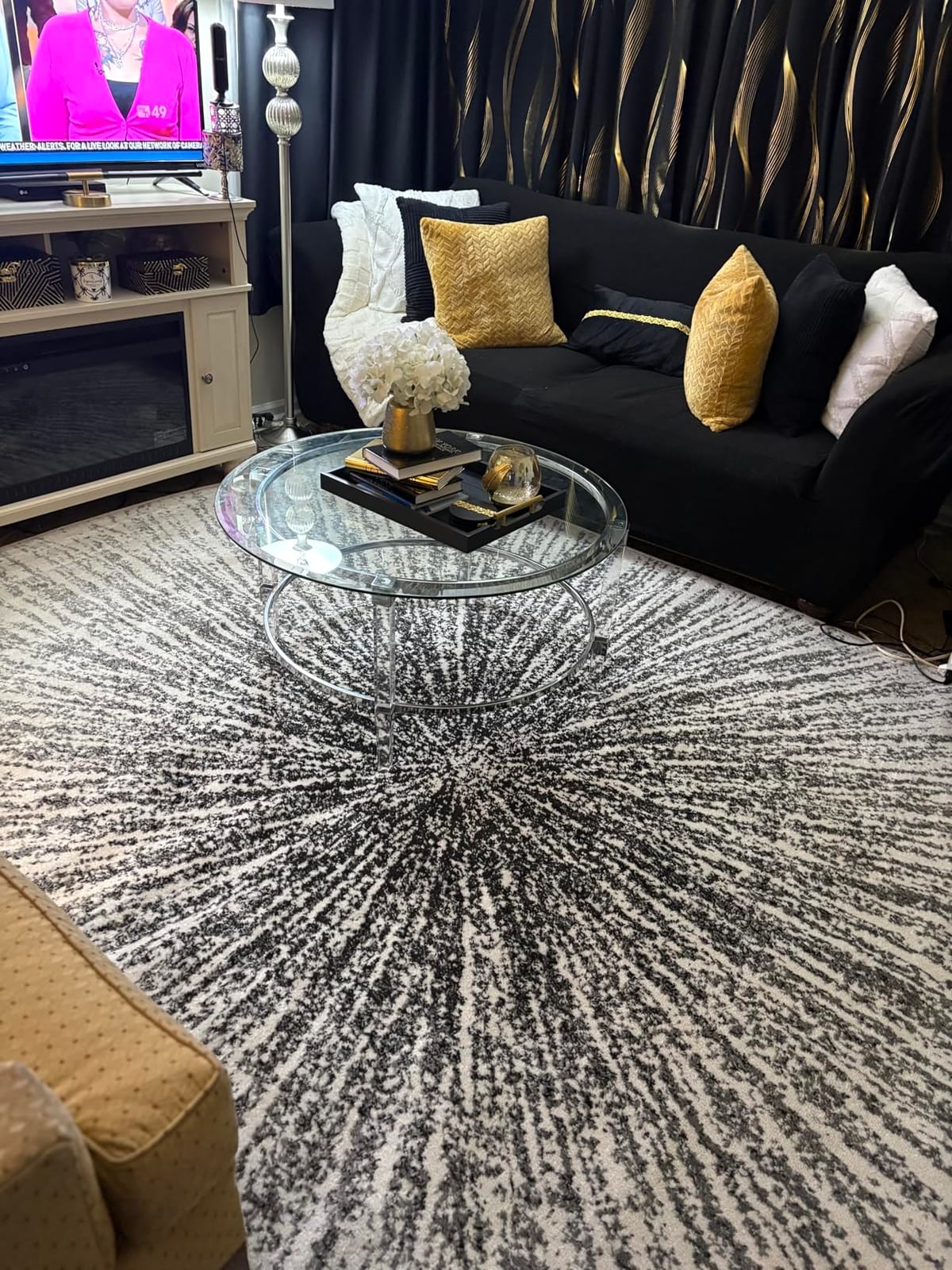 SAFAVIEH Evoke Collection Area Rug - 6'7