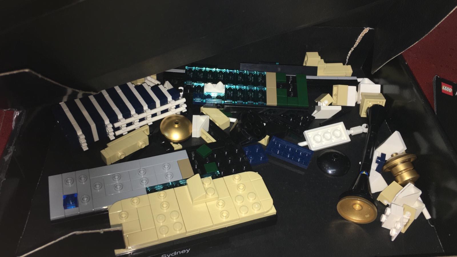 LEGO Architecture Sydney 21032 Skyline Building Blocks Set customer photo 1