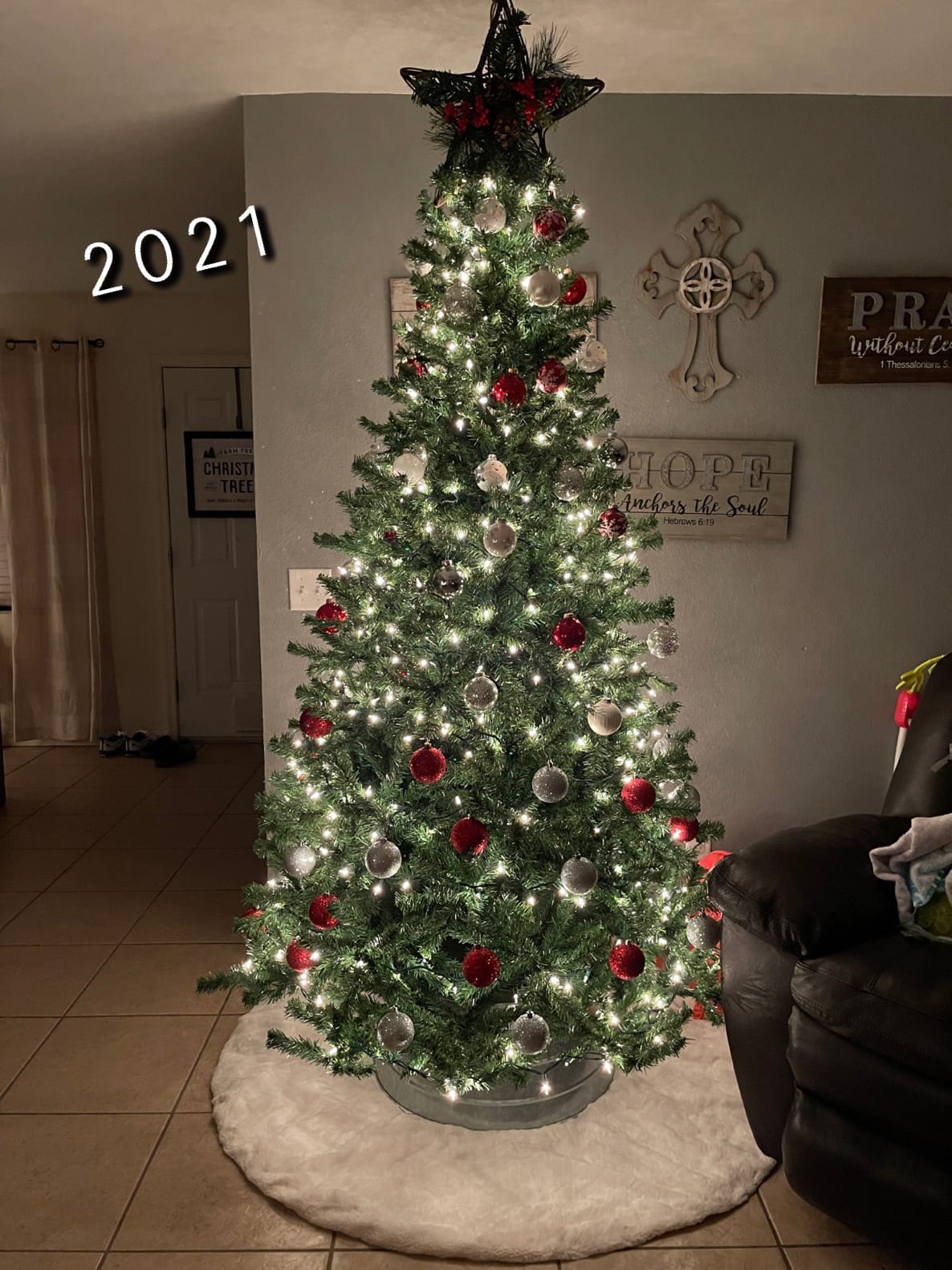 Best Choice Products Artificial Christmas Tree, 7.5ft Premium Unlit Realistic Spruce Holiday Décor w/Dense Branches, Easy Assembly, Metal Base customer photo 2