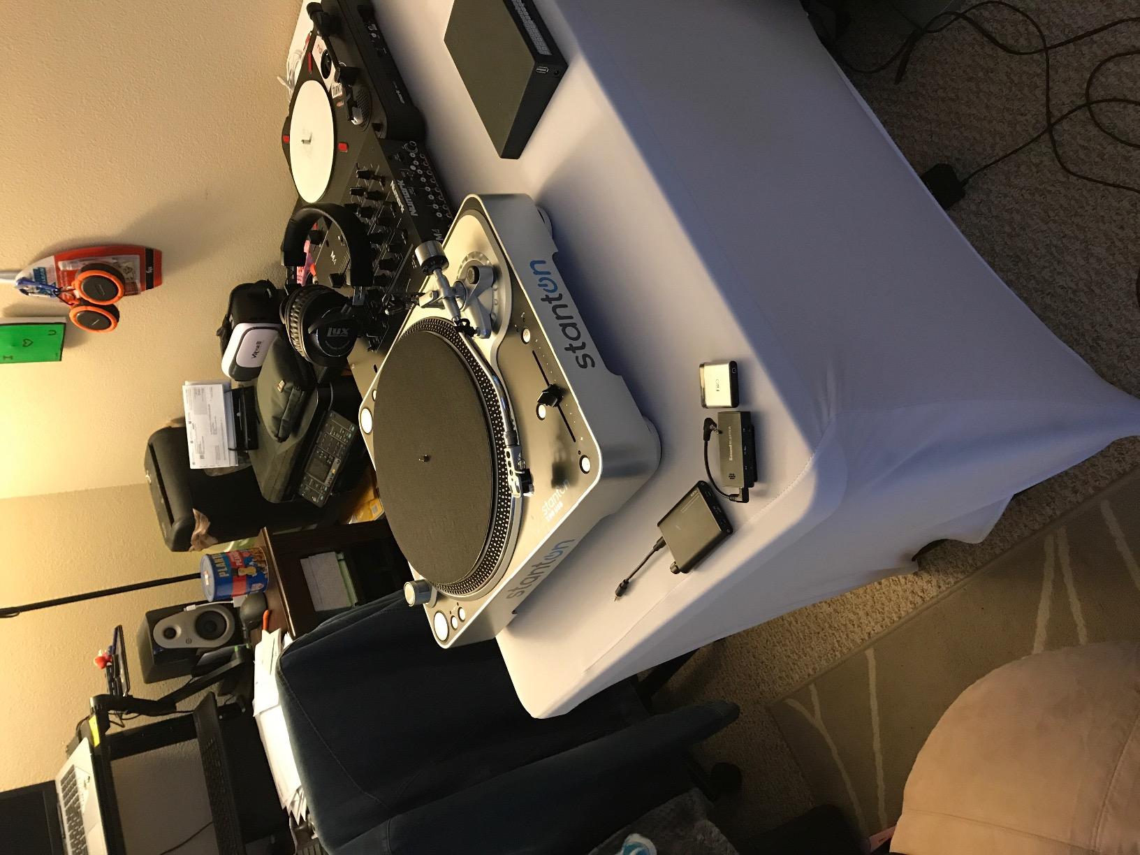 Numark PT01 Scratch DJ Turntable for Portablists With User Replaceable Scratch Switch, Built In Speaker, Power via Battery or AC Adapter, Three Speed RPM Selection and USB Connectivity customer photo 1