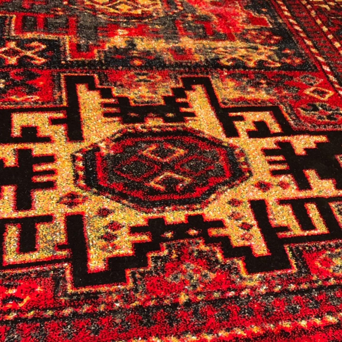 SAFAVIEH Vintage Hamadan Collection Accent Rug - 4' x 6', Red & Multi, Oriental Persian Design, Non-Shedding & Easy Care, Ideal for High Traffic Areas in Entryway, Living Room, Bedroom (VTH213A) customer photo 2