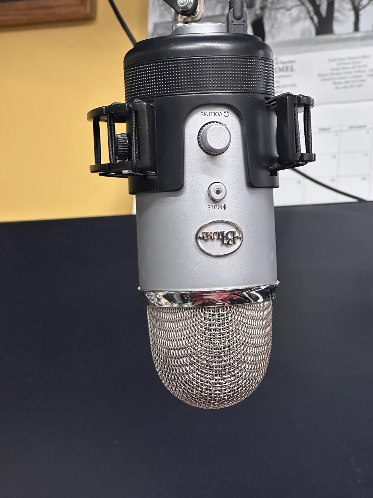 Logitech Creators Blue Yeti USB Microphone for PC, Mac, Gaming, Streaming, Podcasting, Studio and Computer Condenser Mic with Blue VO!CE Effects, 4 Pickup Patterns, Plug and Play - Midnight Blue customer photo 2