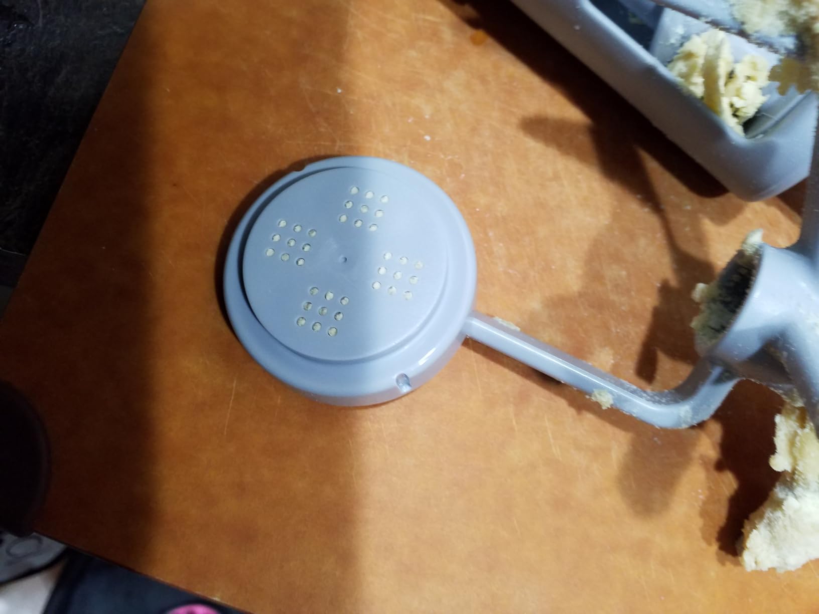 Philips Kitchen Appliances Compact Pasta and Noodle Maker, Viva Collection, Comes with 3 Default Classic Pasta Shaping Discs, Fully Automatic, Recipe Book, Small, White (HR2370/05) customer photo 2