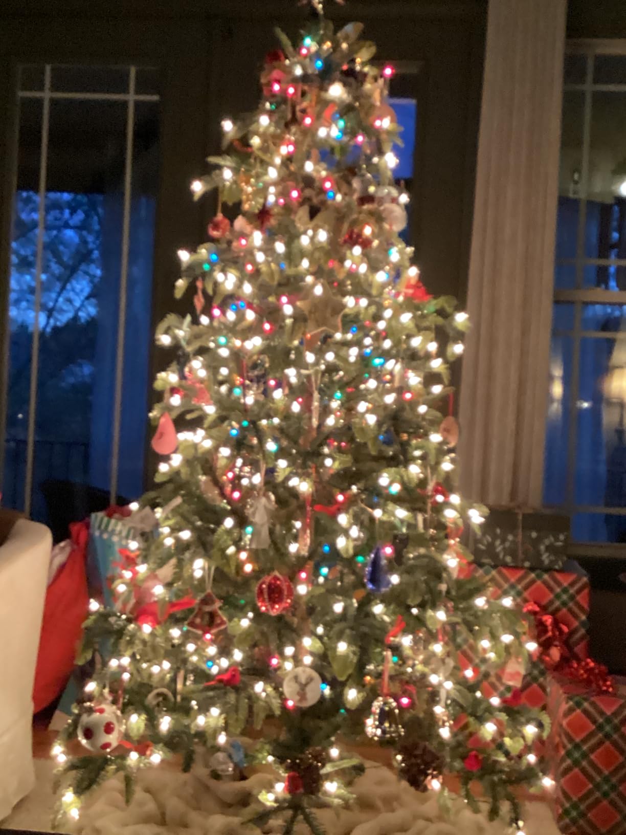 Puleo International 7.5ft Pre-Lit Aspen Fir Artificial Christmas Tree with 700 Clear Lights, 1319 Realistic Dense Branch Tips, Easy Setup Artificial Trees with Sturdy Metal Stand customer photo 1