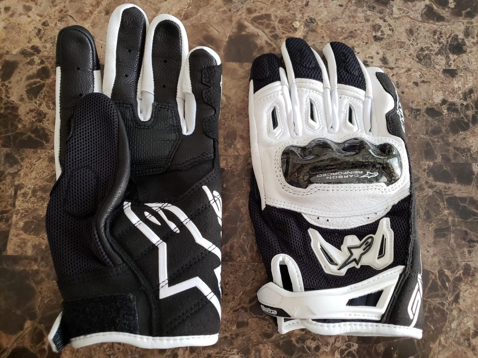 Alpinestars SMX-2 Air Carbon V2 Gloves - Black, Full-Grain Leather & 3D Mesh, Carbon Knuckle Protection, Touchscreen Compatible, Pre-Curved Design customer photo 1