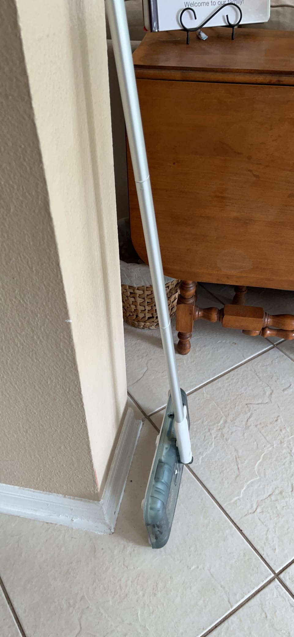 BLACK+DECKER Carpet Sweeper 50 Minute Lithium Floor Sweeper, Multi-Surface Use, Easy One Hand Cleaning, Self Standing, Charger Included (HFS115J10) customer photo 2