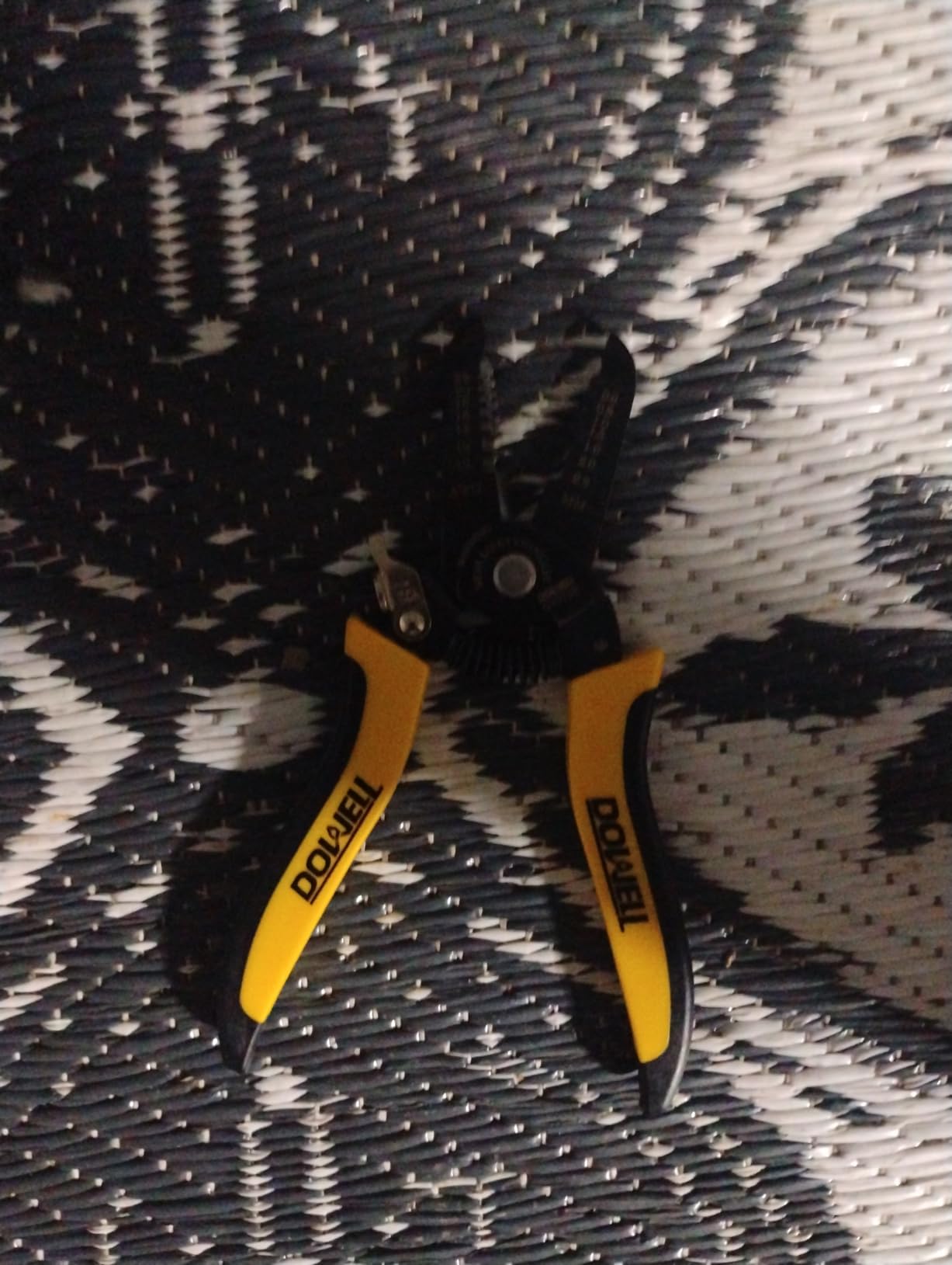DOWELL Wire Stripper, 10-22 AWG Wire Cutter, Stripping Tool | Strips 10-22 AWG, cuts copper/fine iron, safety lock, stainless steel, comfortable TPE handle customer photo 1