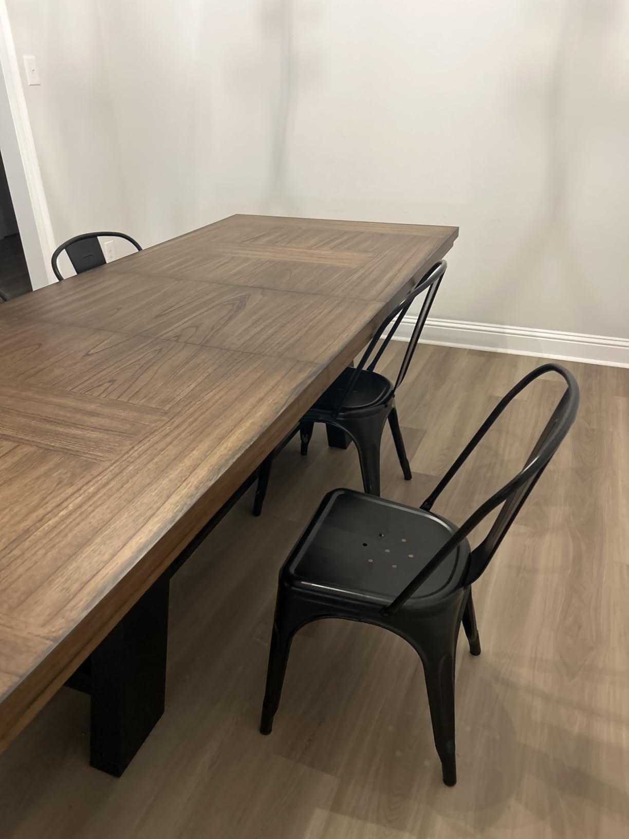 FDW Metal Dining Chairs Set of 4, Black, 330lbs Load, Stackable Tolix Side Chairs with Backrest, Non-Slip Feet, Indoor/Outdoor Use, Ideal for Kitchen & Restaurants customer photo 2