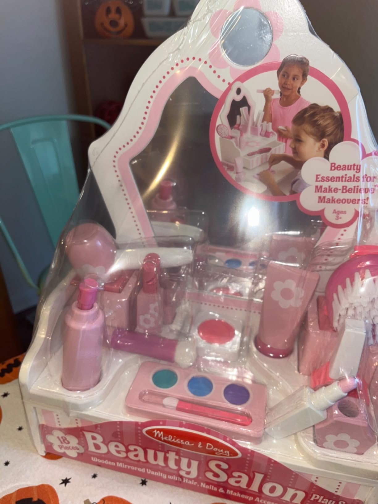 Melissa & Doug Wooden Beauty Salon Play Set, 18-Piece Vanity with Pretend Play Toys, Makeup, Mirror, Accessories & More, Preschool Toys for Girls & Boys Ages 3+ - FSC Certified customer photo 2