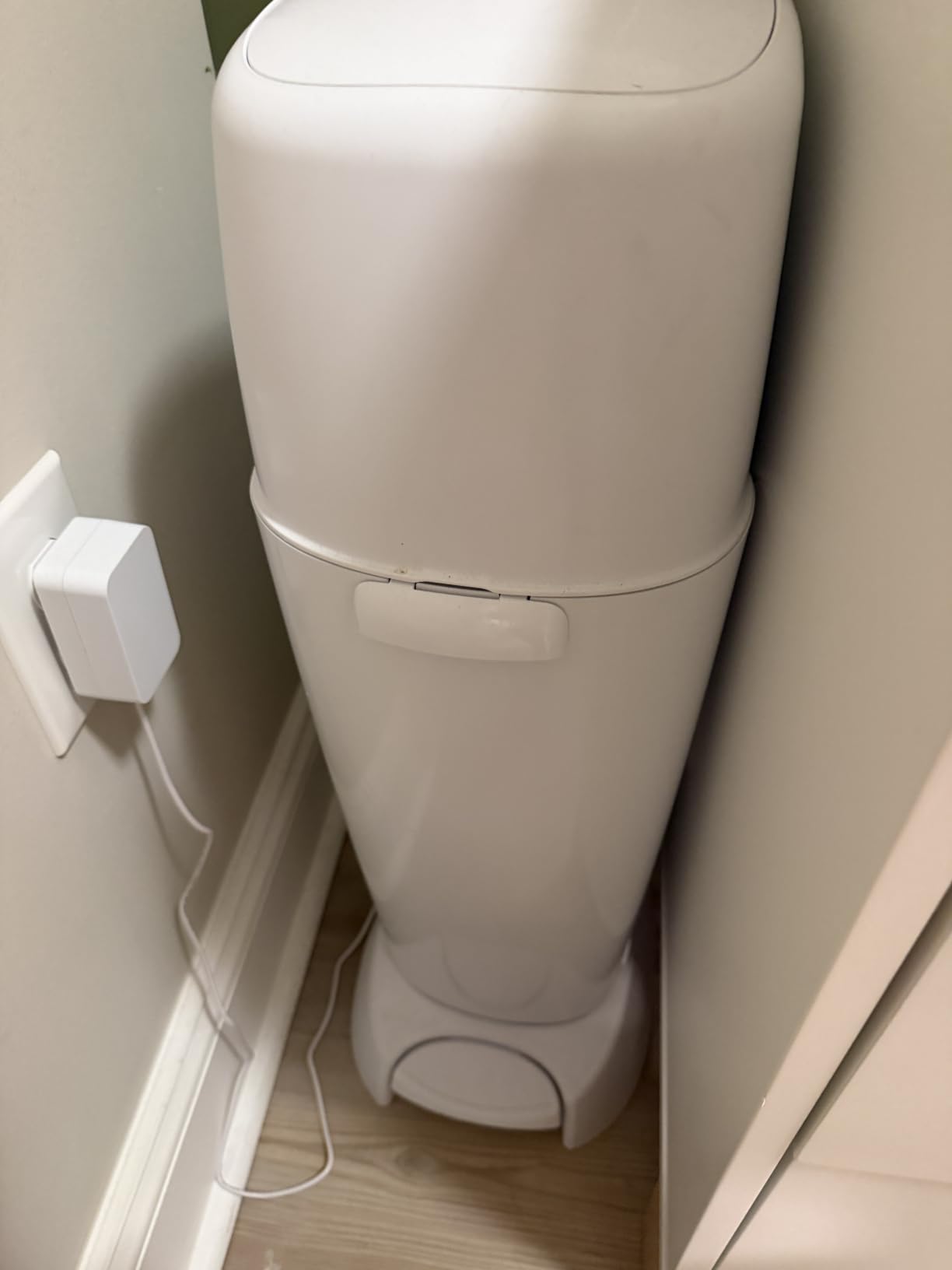 Diaper Genie Complete Diaper Pail (White) - Includes 1 Refill (Holds 270 Newborn Diapers) & 1 Carbon Filter customer photo 2