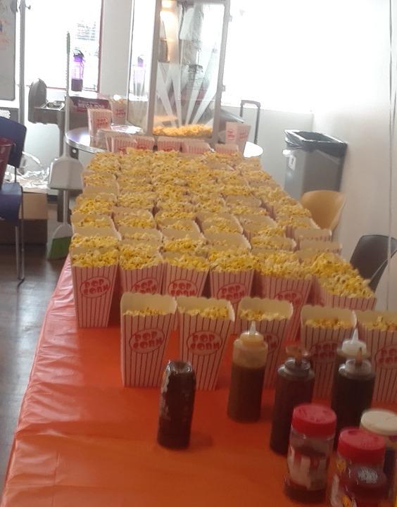 Great Northern Midway Marvel Commercial Quality Popcorn Popper Machine 16 Ounce customer photo 2
