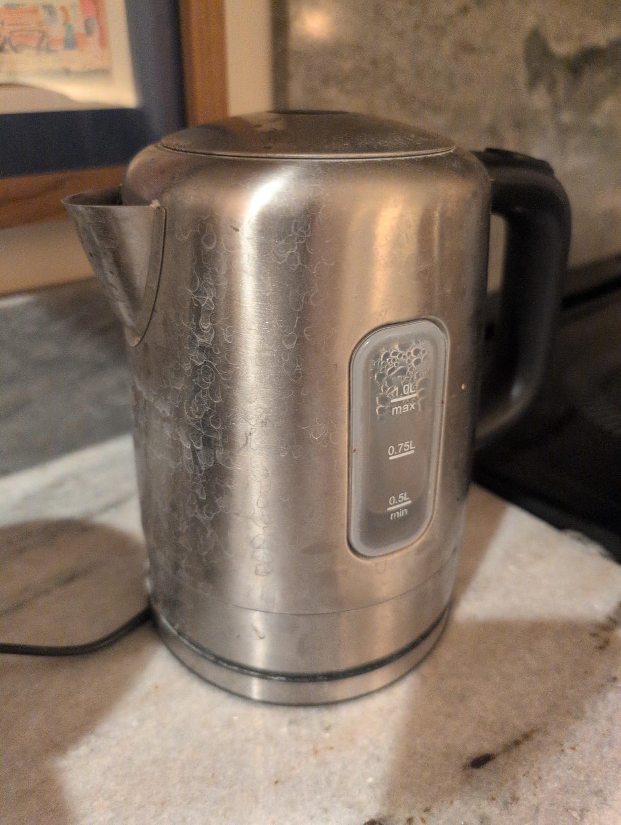 Amazon Basics Electric Stainless Steel Kettle for Tea and Coffee, BPA-Free, Fast Boiling, Auto Shut-Off, 1 Liter, 1500W, Black and Silver customer photo 2