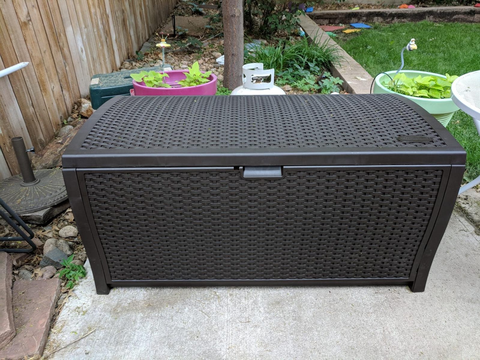 Suncast 99 Gallon Wicker Horizontal Outdoor Deck Box with Hinged Lid, Water-Resistant Storage Solution for Patio, Deck, Yard, and Garage, White, Made in the USA customer photo 1