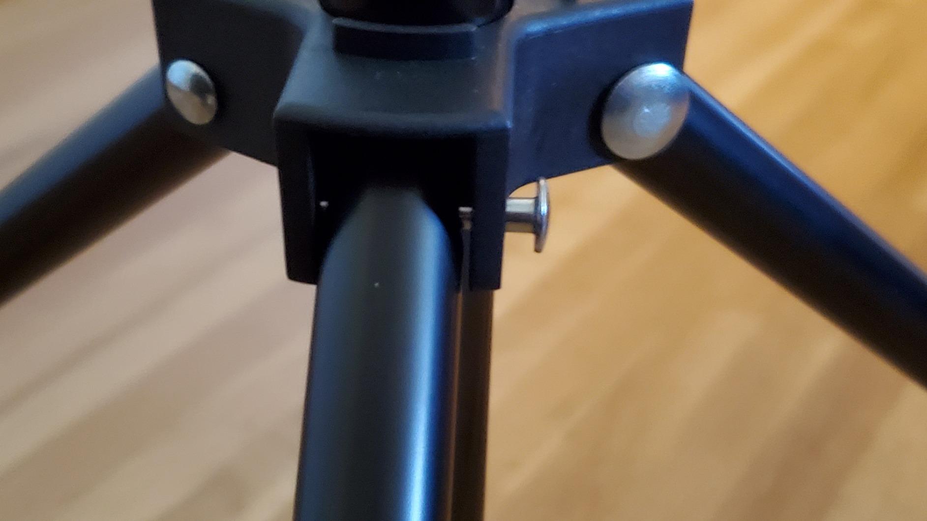 NEEWER Photography Light Stand, 3-6.6ft/92-200cm Adjustable Sturdy Tripod Stand for Reflectors, Softboxes, Lights, Umbrellas, Load Capacity: 17.6lb/8kg customer photo 1