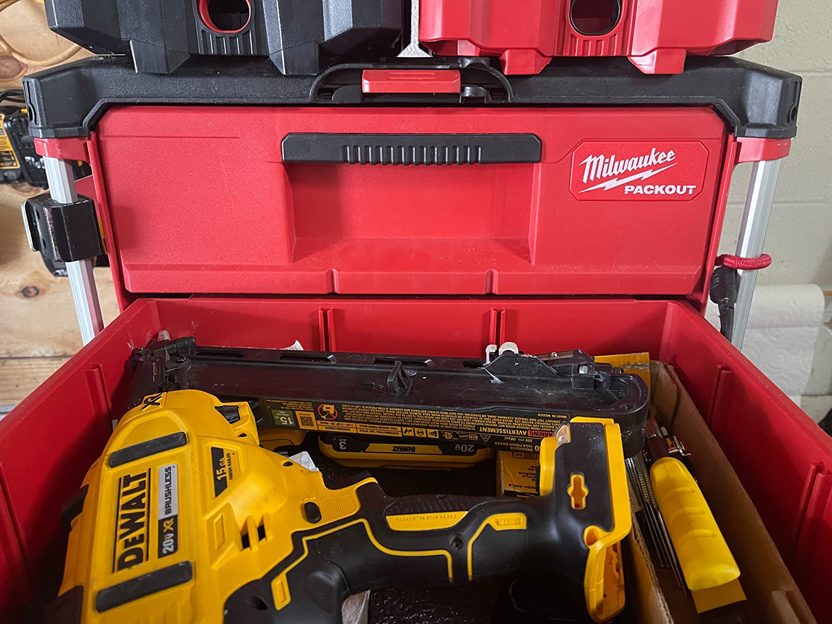 DEWALT DCN650B Nailer Angled Finish 20V 15Ga customer photo 1