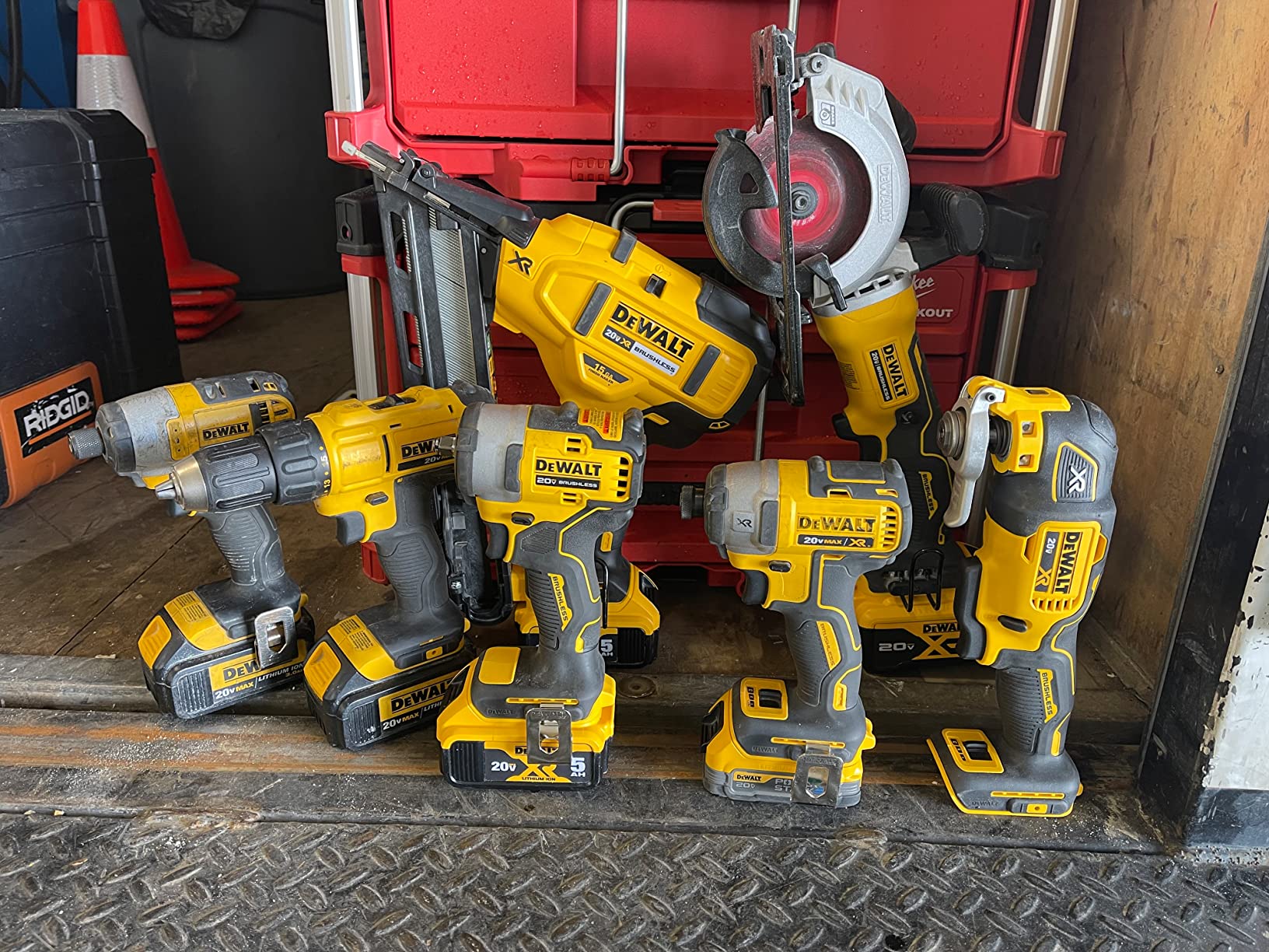 DEWALT DCN650B Nailer Angled Finish 20V 15Ga customer photo 2