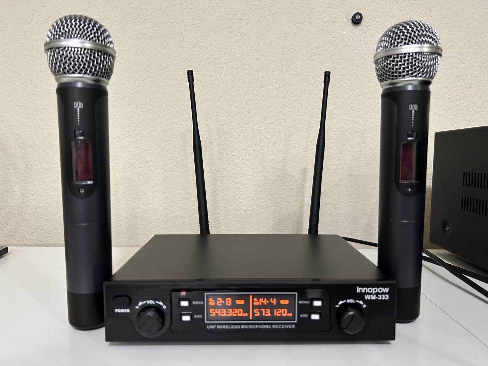 innopow 200-Channel Wireless Microphones System, Dual UHF Metal Cordless Mic Set, Auto Scan, Long Range 200-240Ft, 16 Hours Use for Karaoke Singing, Church, 2022 Version (WM333) customer photo 2