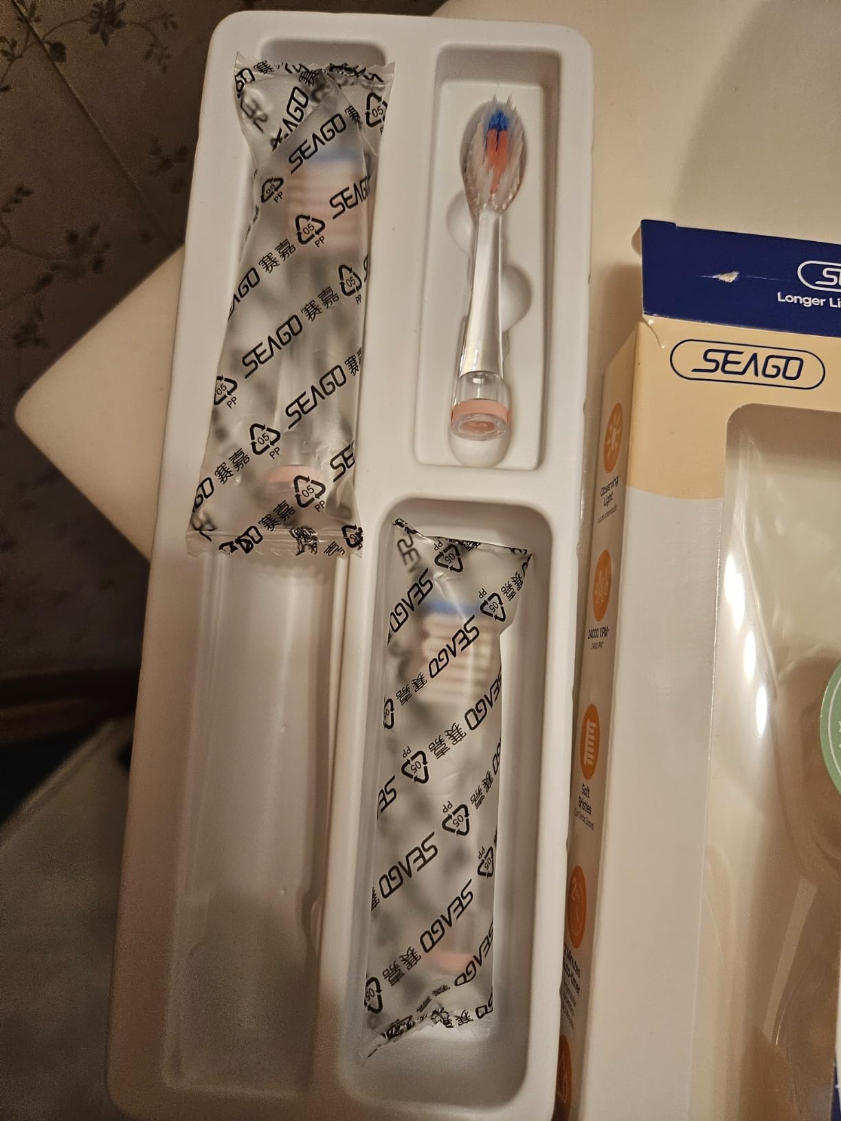 SEAGO Kids Electric Toothbrush, Timer, LED Light, AAA-Powered, 4 Heads customer photo 1