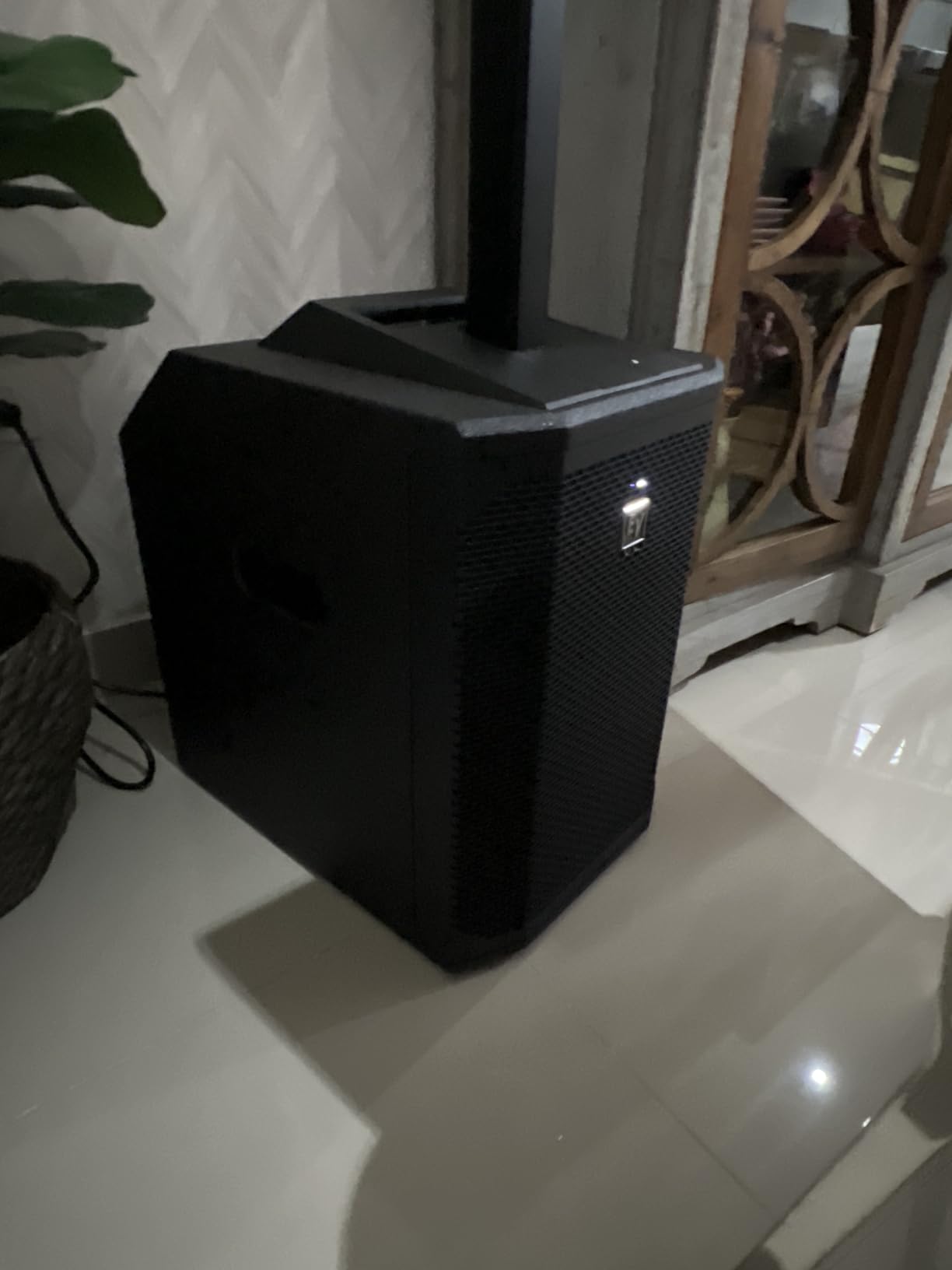 Electro-Voice EVOLVE 50 Portable Powered Column Speaker System, Black customer photo 2
