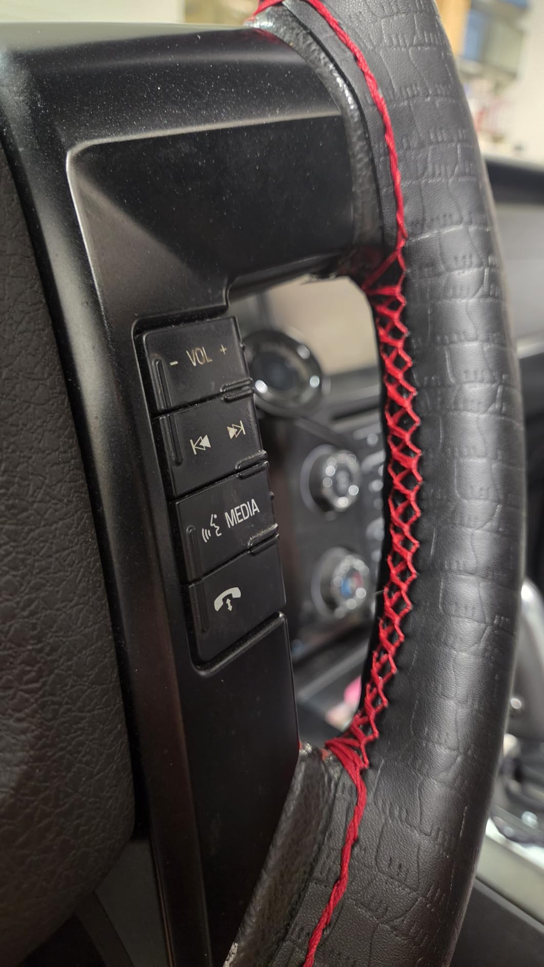 BMLEI Top Genuine Leather Steering Wheel Cover with Anti-Slip Design, Soft Padding, Universal 15 Inch Auto Car Steering Wheel Stitch on Wrap customer photo 2