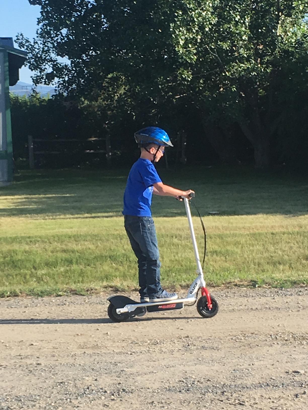 Razor E200 Electric Scooter - White customer photo 1