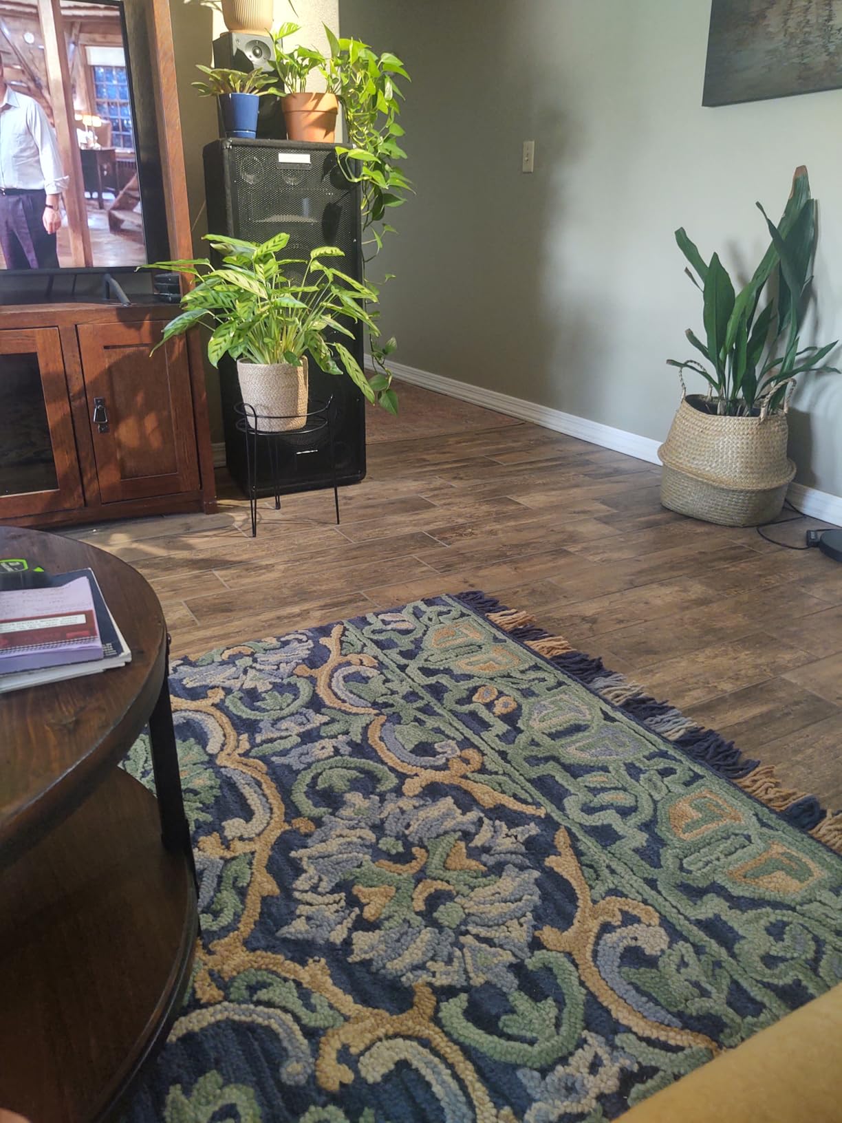 SAFAVIEH Blossom Collection 8' x 10' Navy / Green BLM422A Handmade Fringe Premium Wool Area Rug customer photo 2
