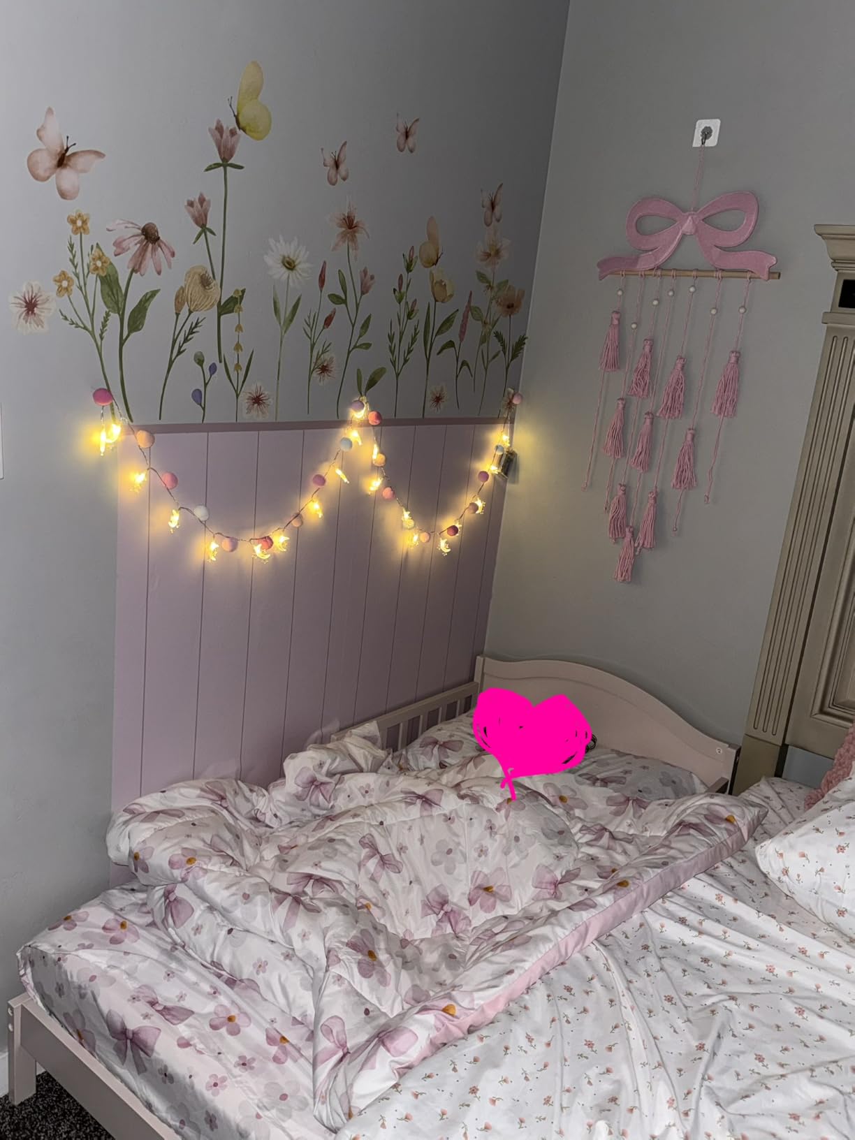 Dream On Me Sydney Toddler Bed, GREENGUARD Gold, Pinewood, Black | Solid Arched Panel, Low to Floor Bed, 2 Safety Guard Rails, Sturdy Wooden Frame, 50 Lb Limit, BSA Verified customer photo 1