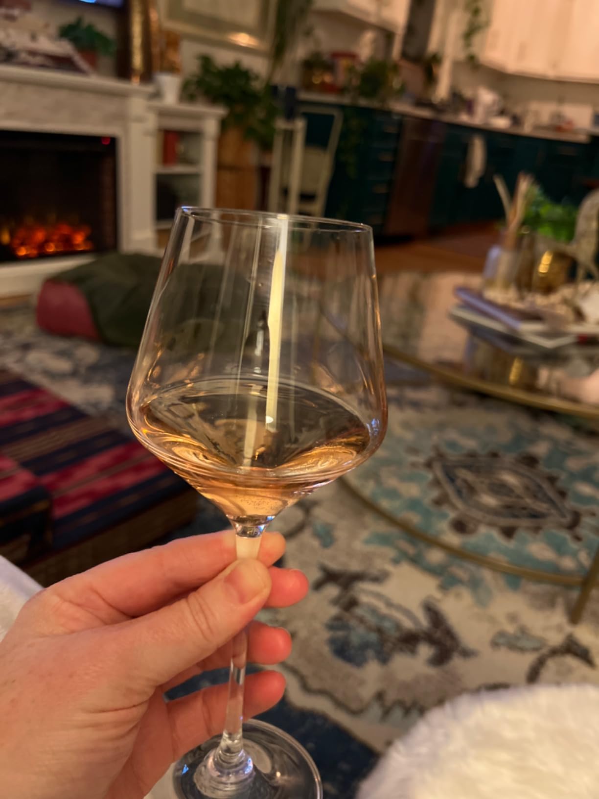 JoyJolt Layla White Wine Glasses, Set of 4 Italian Glasses, 13.5 oz Clear - Made in Europe customer photo 1