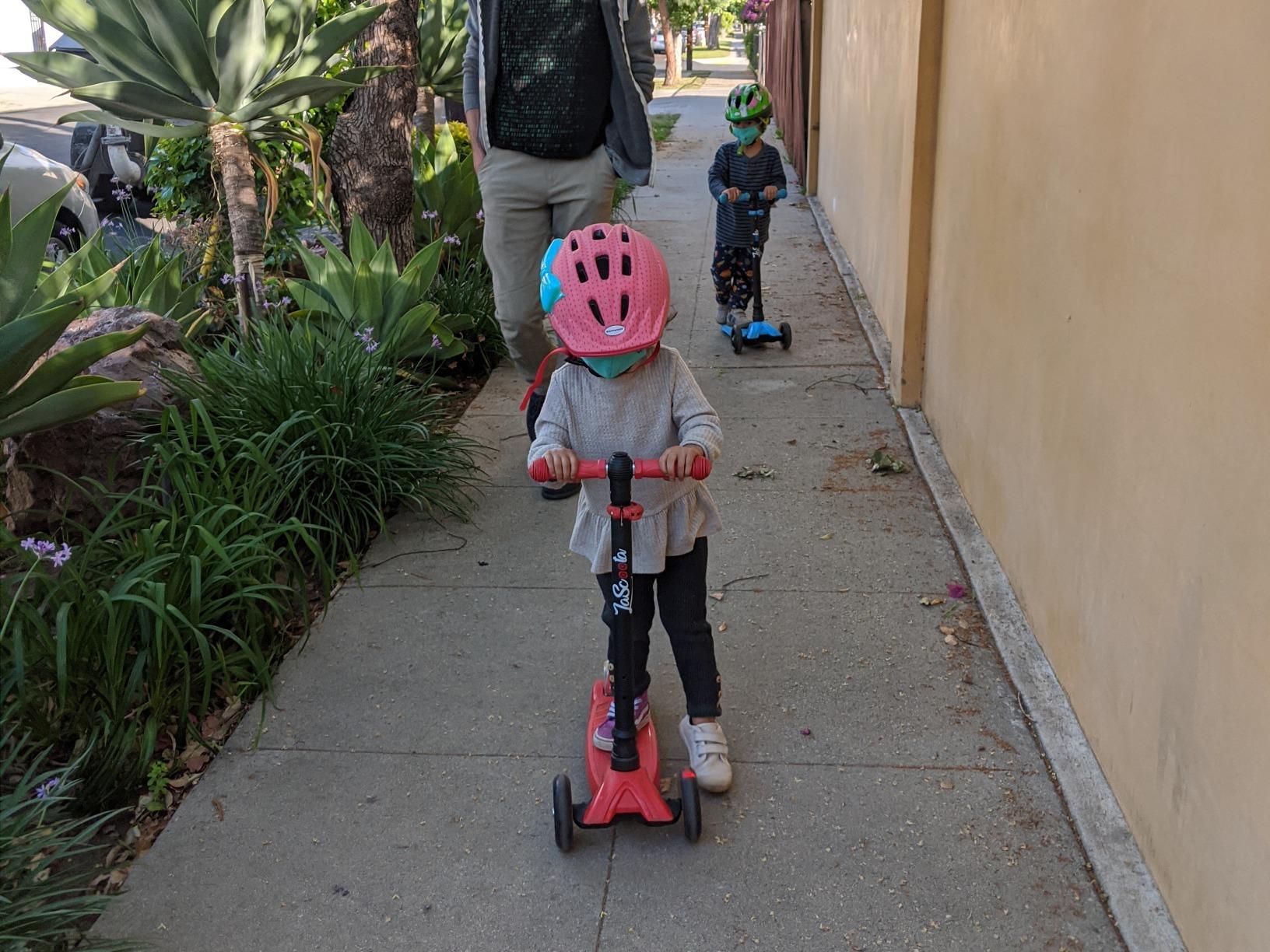LaScoota 2-in-1 Kids Kick Scooter, Adjustable Height Handlebars and Removable Seat, 3 LED Lighted Wheels and Anti-Slip Deck, for Boys & Girls Aged 3-12 and up to 100 Lbs customer photo 2