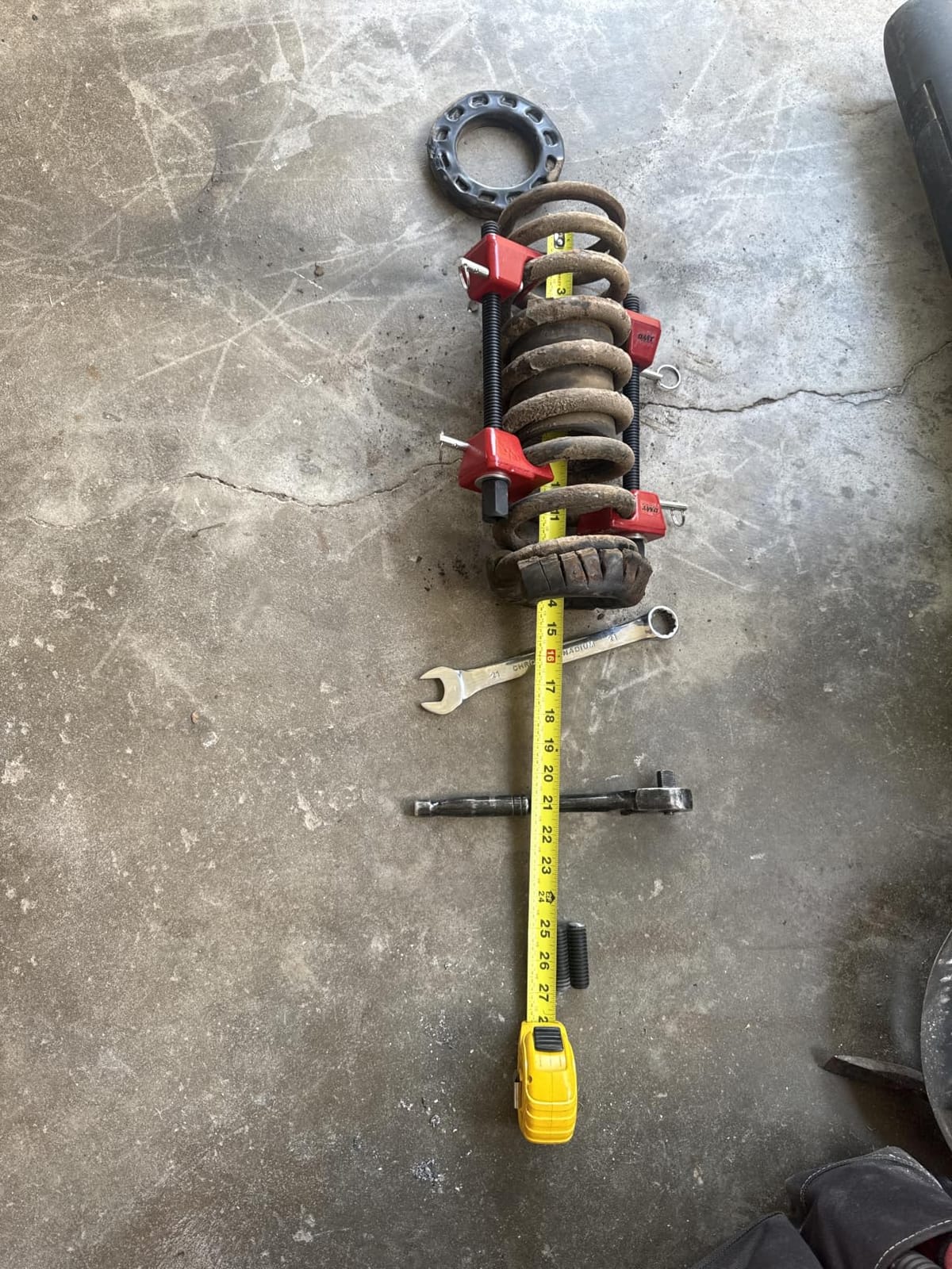 OMT Macpherson Strut Spring Compressor Tool Set with 10.5