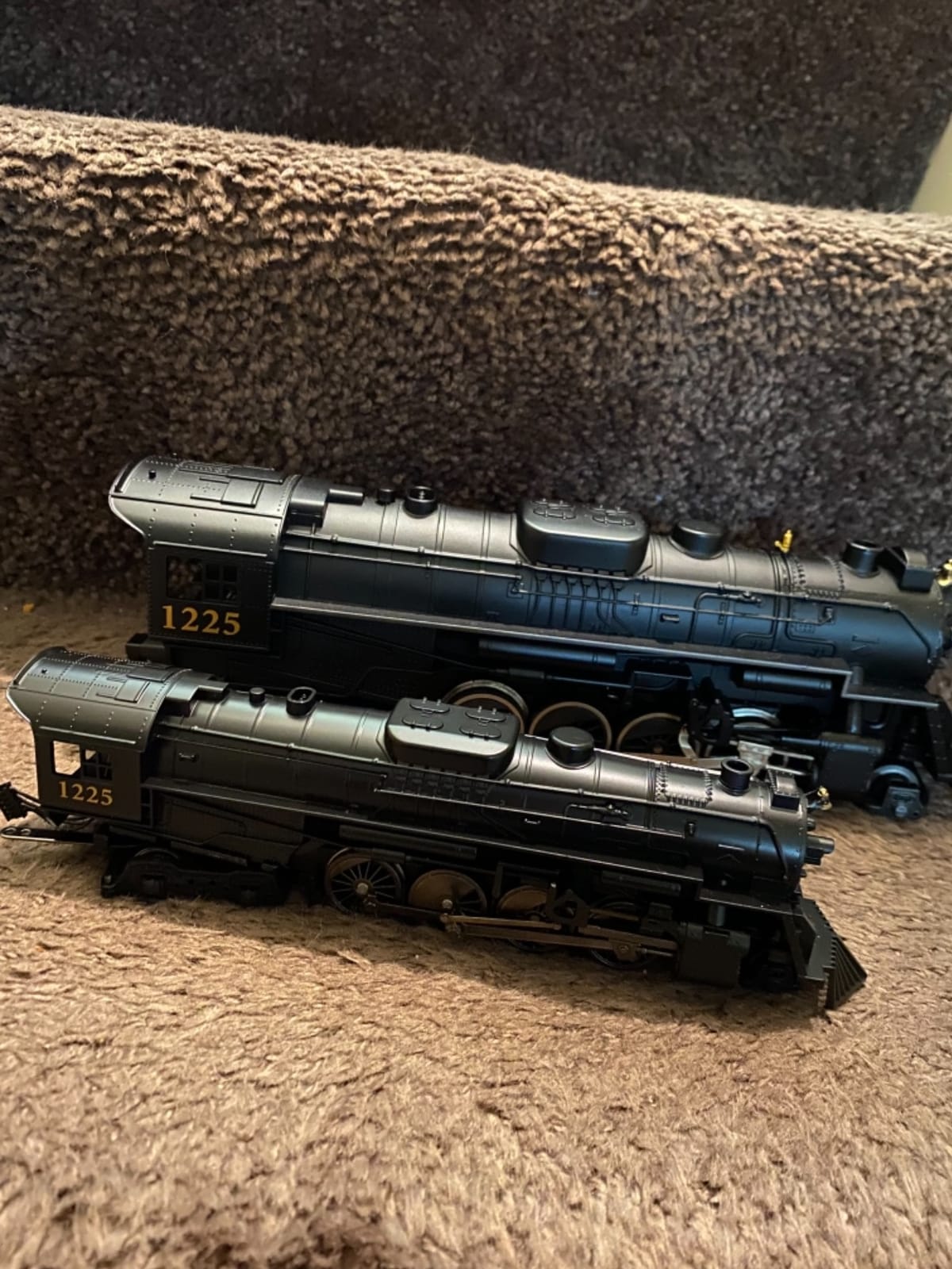 Lionel The Polar Express LionChief 2-8-4 HO Gauge Model Train Set with Bluetooth and Remote customer photo 2