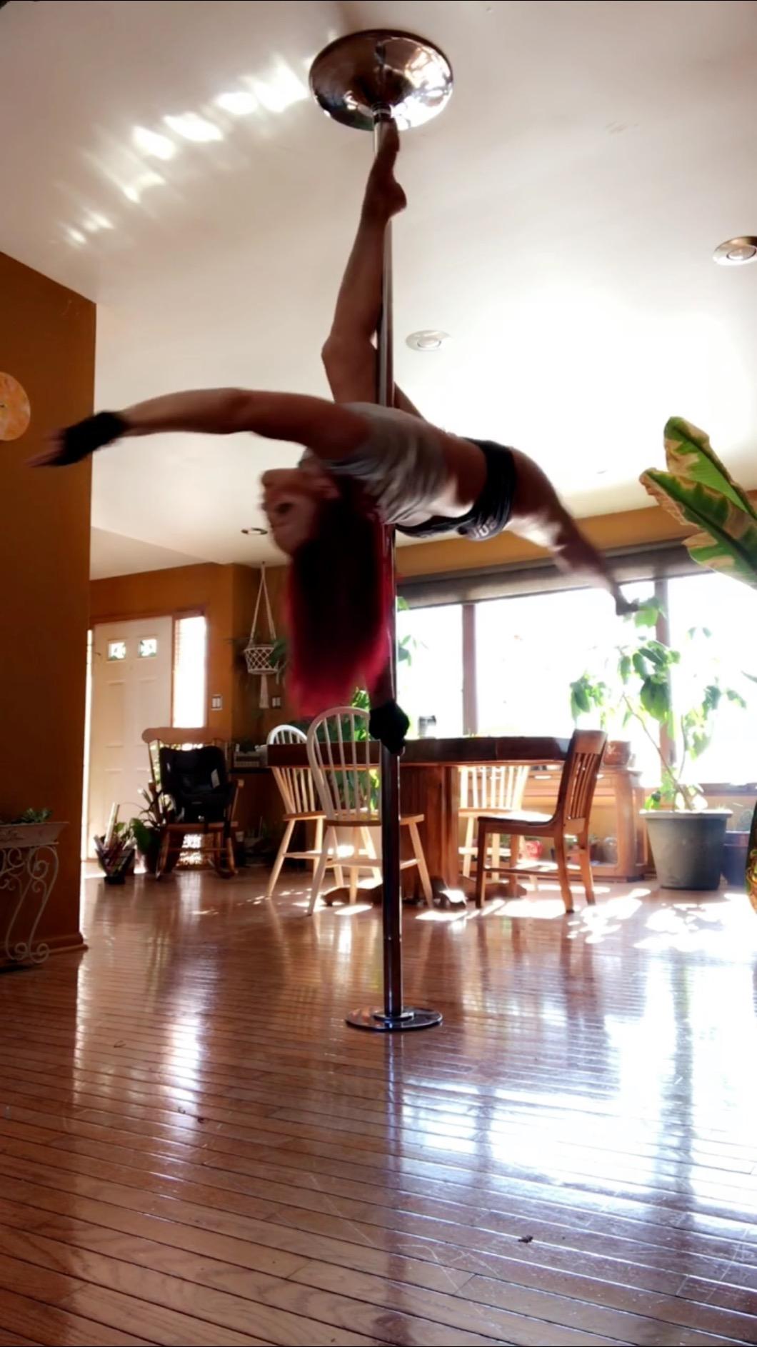 Yaheetech 45mm Portable Spinning & Static Pole Dance Pole for Home | Sturdy steel construction holds up to 441 lb, screw-free removable design protects ceilings while you dance and exercise. customer photo 2
