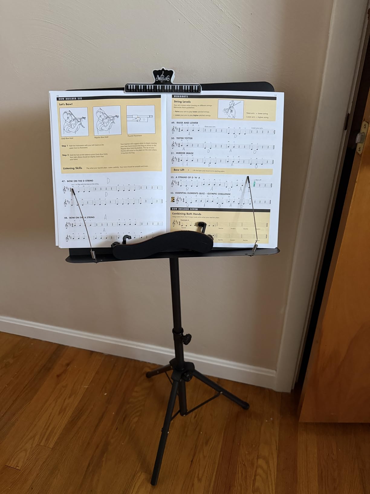 GLEAM Sheet Music Stand - Full Metal with Carrying Bag, Phone Holder, Sheet Music Folder and Clip, 5 in 1 Desktop Book Stand - Black customer photo 2