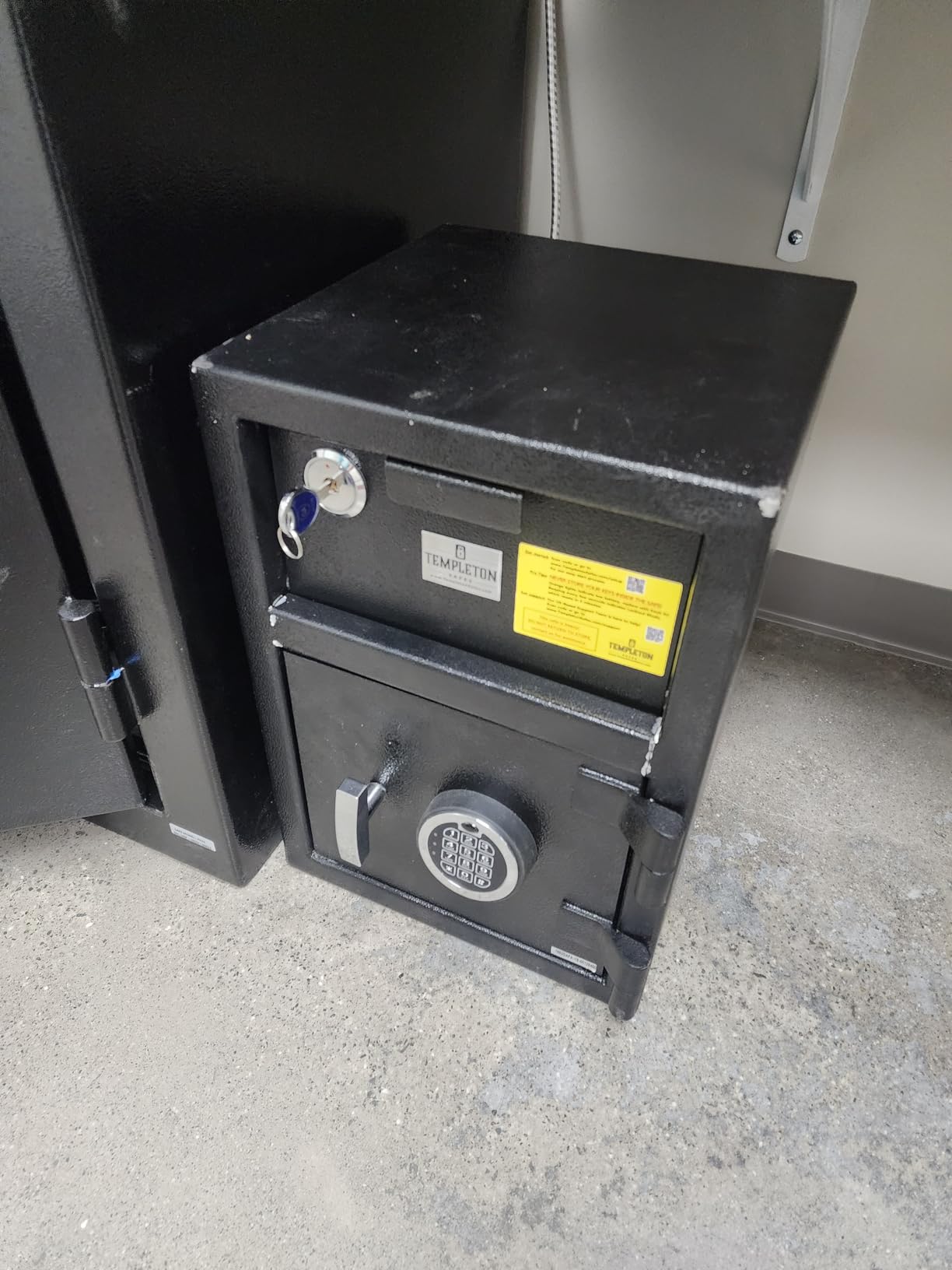 T862 Depository Drop Safe, Multi-User Keypad, 1.12 CBF | 1.12 CF depository drop safe, 6-user keypad, anti-fishing drawer, triple bolt locking, backup keys customer photo 1