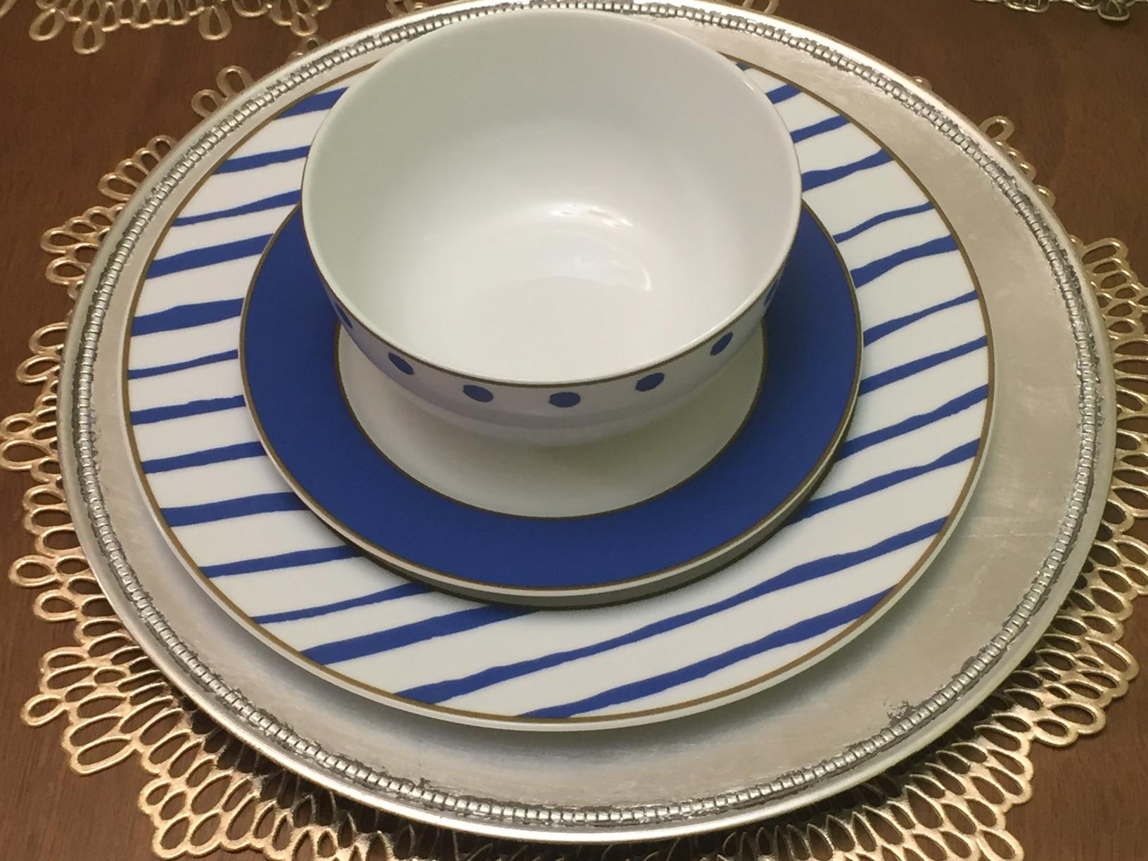 Amazon Basics 18-Piece Complete Kitchen Dinnerware Set, Microwave and Dishwasher Safe, Plates, Dishes, Bowls for Everyday Use, Service for 6, White Porcelain Coupe customer photo 2